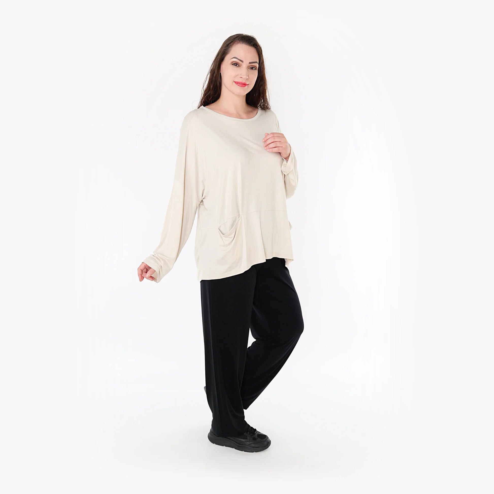  Kastiges Oversize-Shirt in stilvollem Beige mit langen Ärmeln und praktischen Nahttaschen