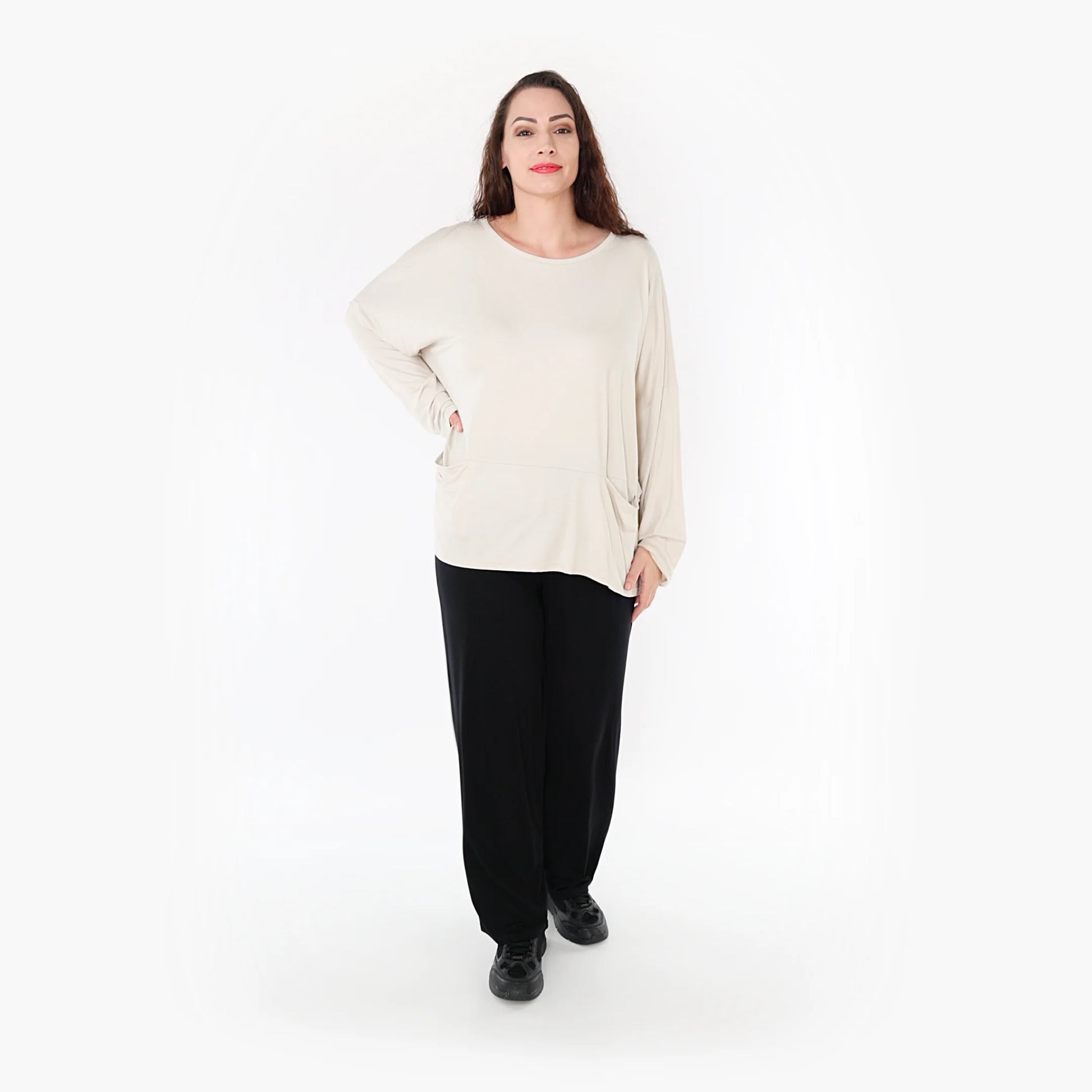  Kastiges Oversize-Shirt in stilvollem Beige mit langen Ärmeln und praktischen Nahttaschen