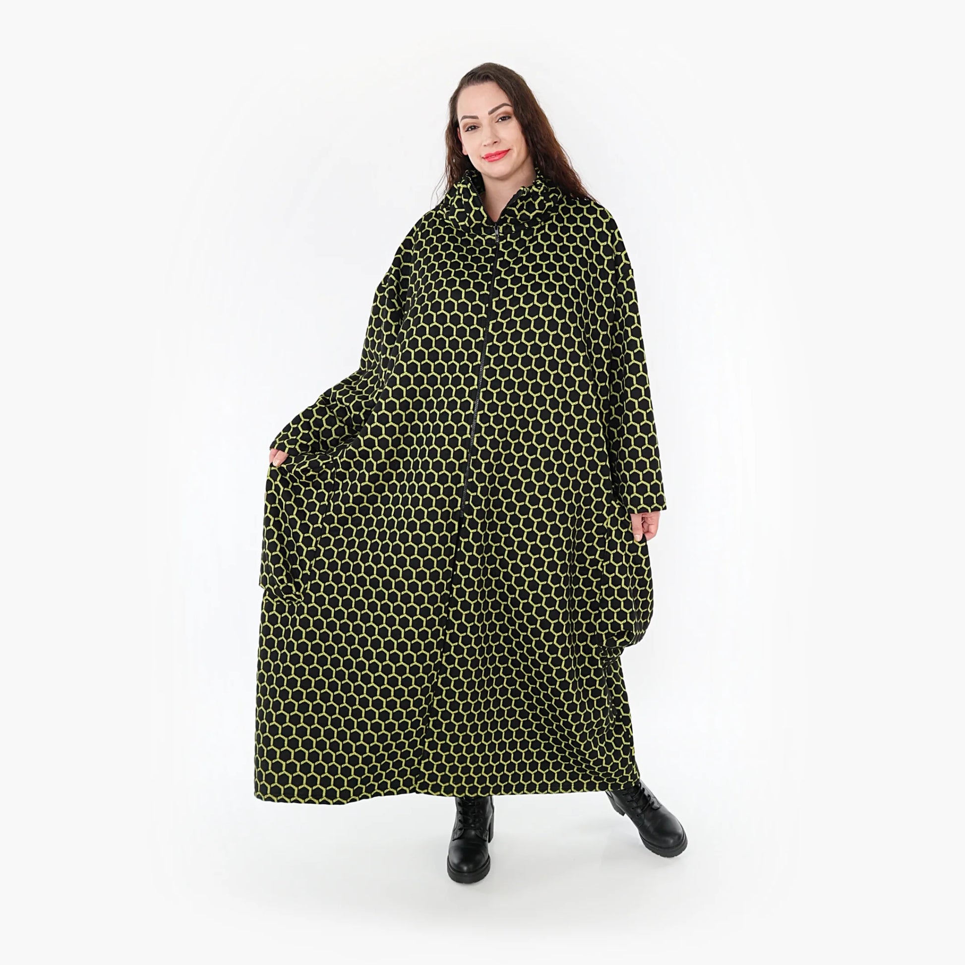  Ballonmantel in Schwarz-Lime mit Rautenmuster aus hochwertigem Viskose-Polyester-Mix für Herbst/Winter