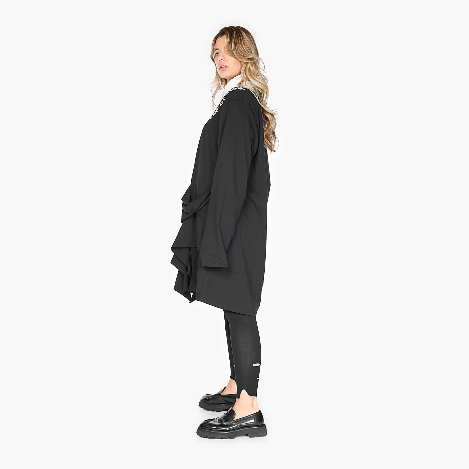  Schwarzes Big Shirt aus Baumwolle mit weichem Jersey und aufwendigem Streetstyle-Design