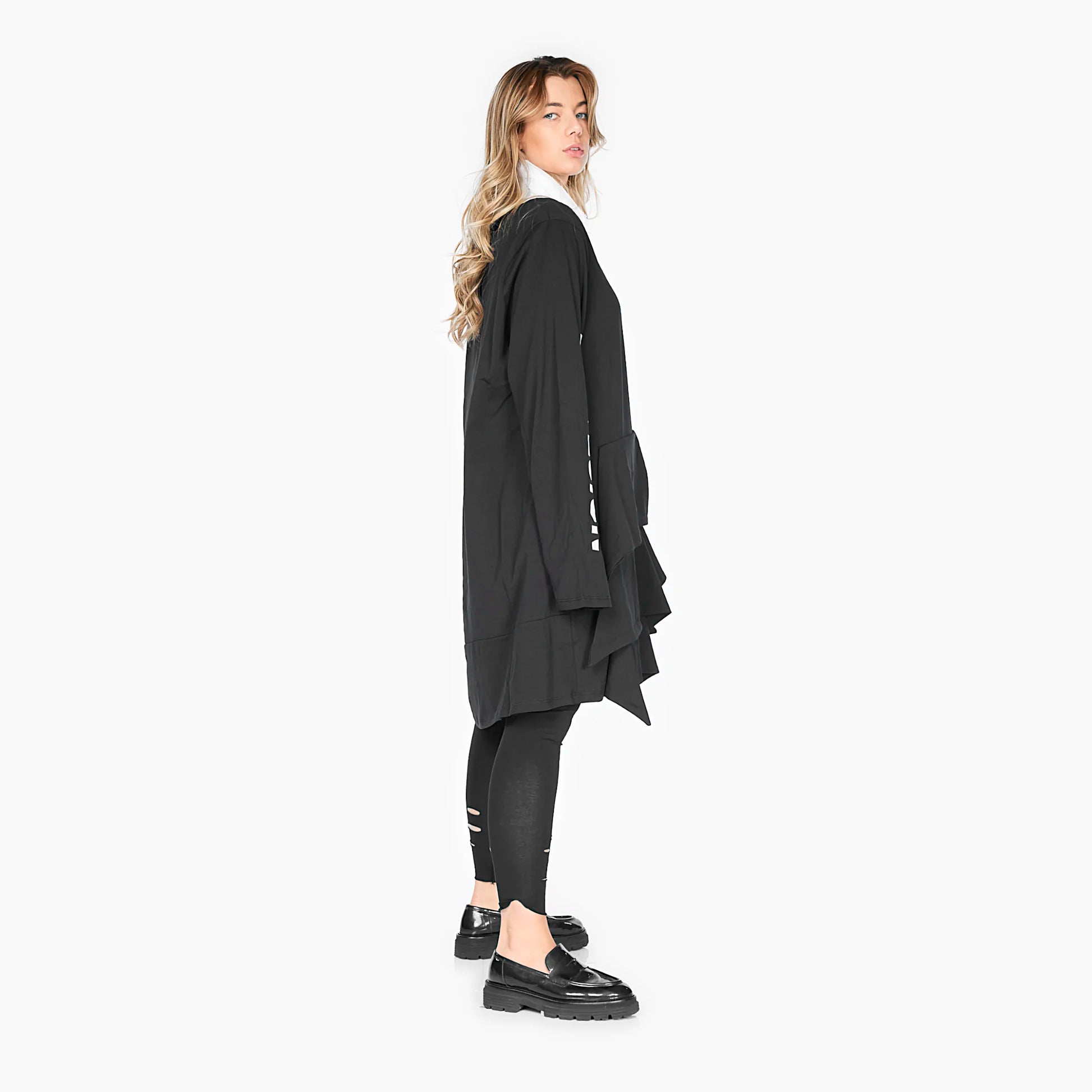  Schwarzes Big Shirt aus Baumwolle mit weichem Jersey und aufwendigem Streetstyle-Design