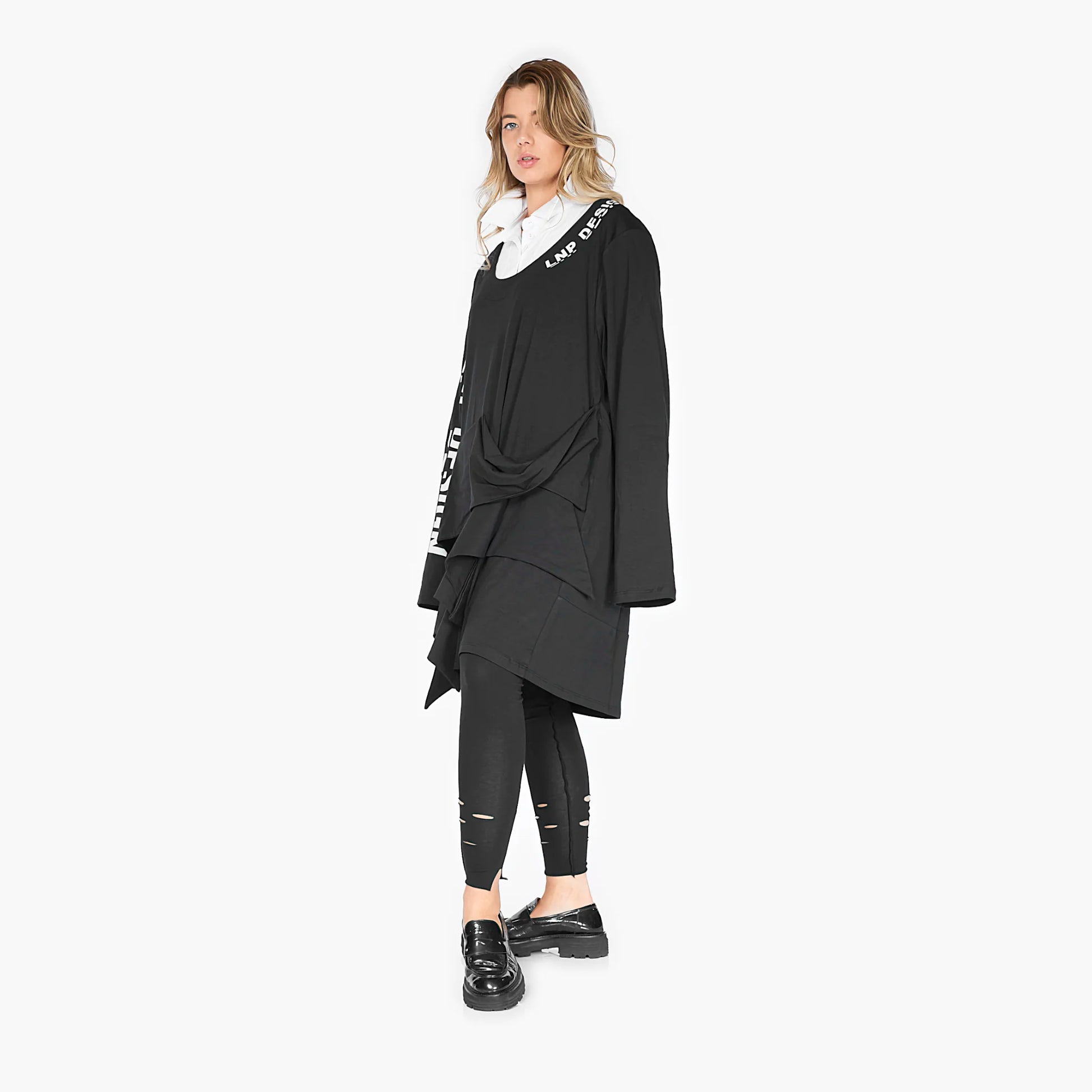  Schwarzes Big Shirt aus Baumwolle mit weichem Jersey und aufwendigem Streetstyle-Design