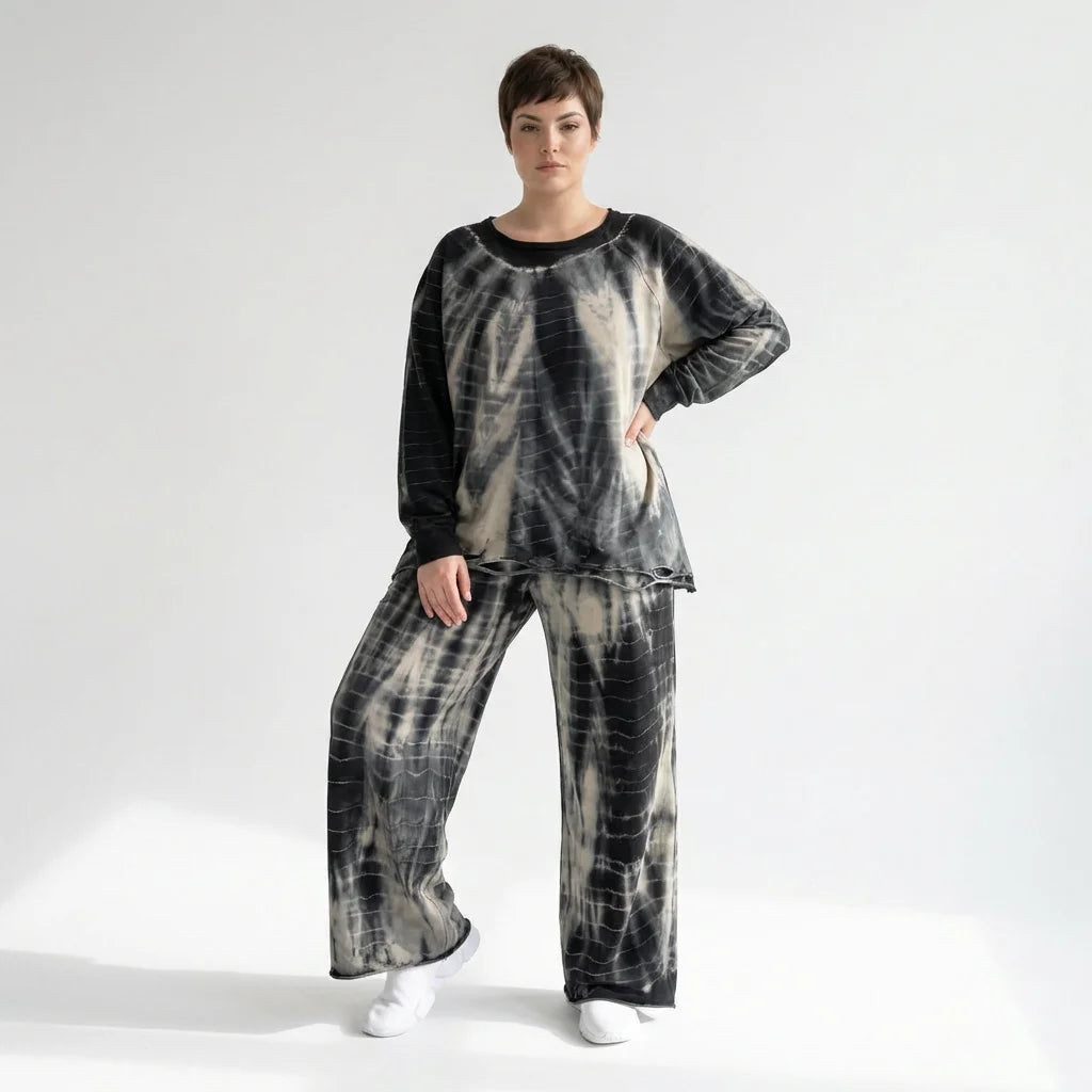 Tie-Dye Oversize Zweiteiler aus French Terry von B-One – Komfort trifft Avantgarde | Modeare