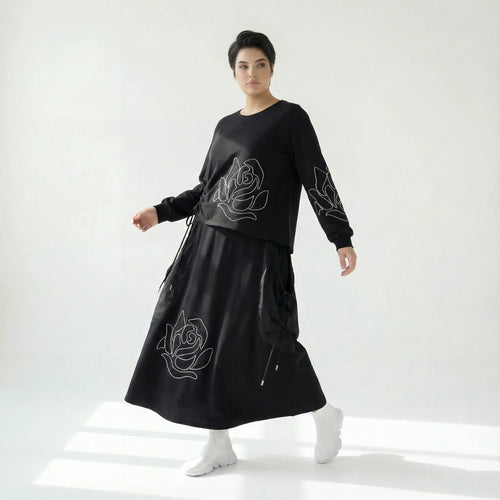 Oversize-Set mit Rosenstickerei aus French Terry von iZAR – Shirt & Rock in Schwarz bei Modeare