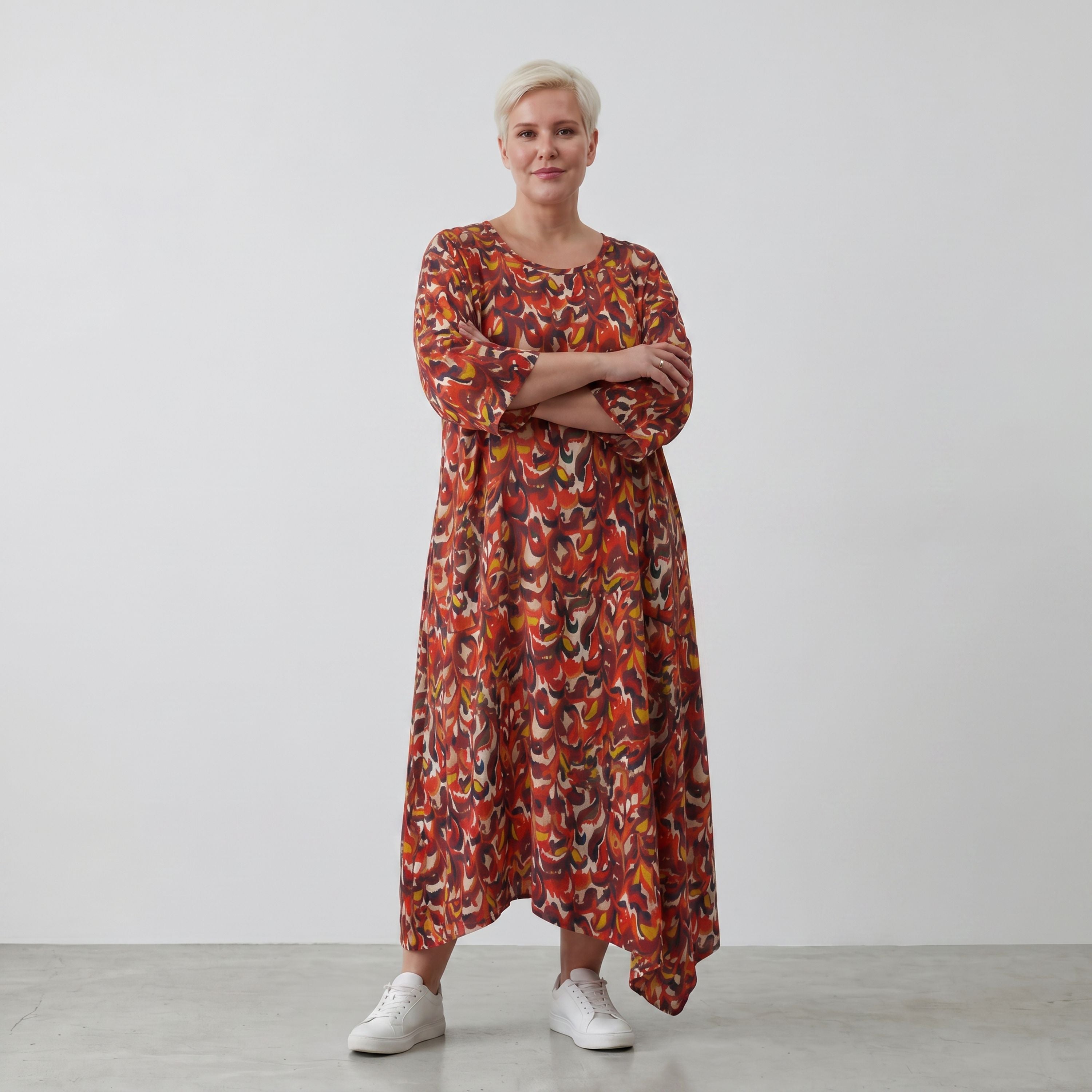 Ballonkleid in Rot und Schwarz aus weichem Popeline mit spitzem Saum und Dreiviertelarm