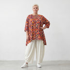 Leichtes weiches Viskoseshirt in Rot und Schwarz mit A-Linie 3/4-Arm und rundem Ausschnitt