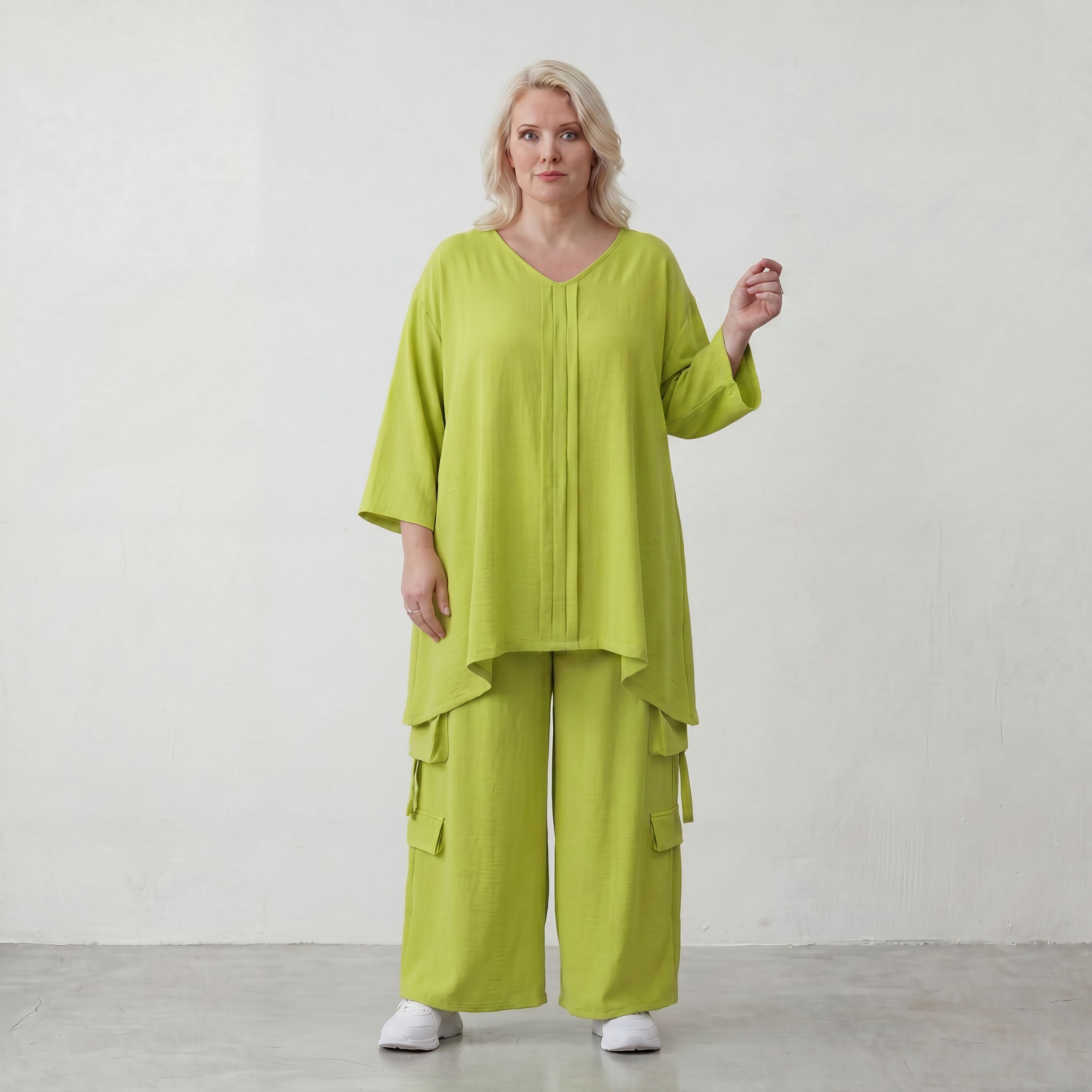Apfelgrün fliessend Oversize Shirt in Leinenoptik mit A Linie leger zeitlos Vformdetail
