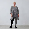 Oversize Lagenlook Shirt in ausgefallener A-Form mit fließend glattem Stretch-Komfort, Schwarz/Weiß