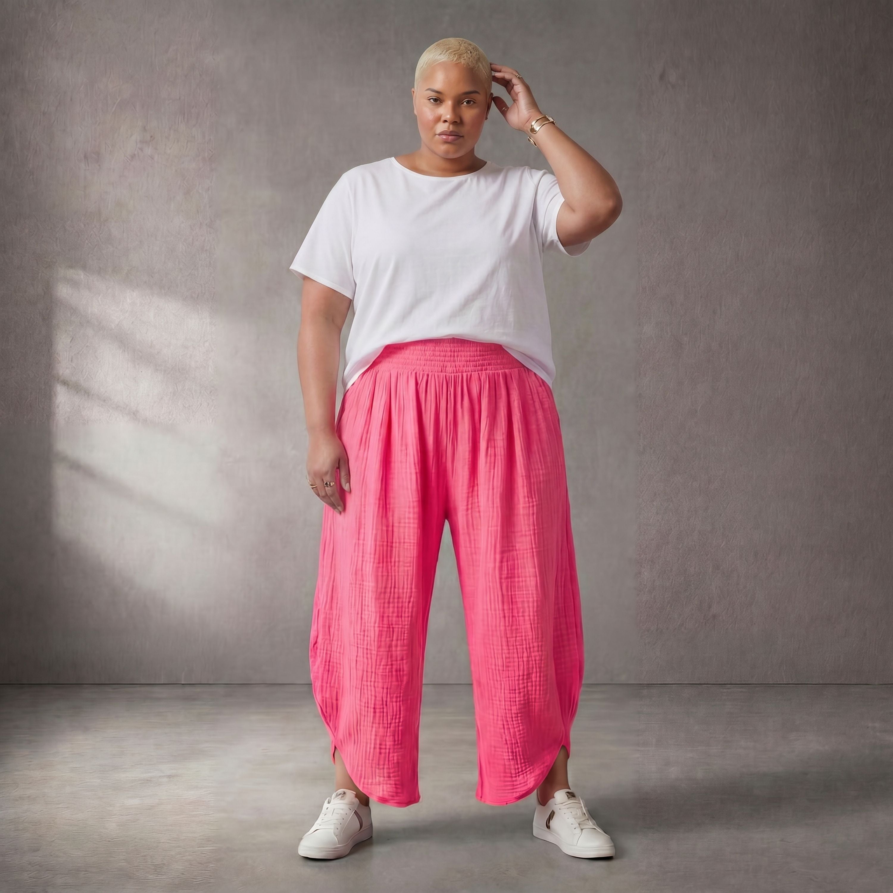 Luftige Ballonhose in strahlendem Pink für einen leichten femininen Sommerlook aus Italien