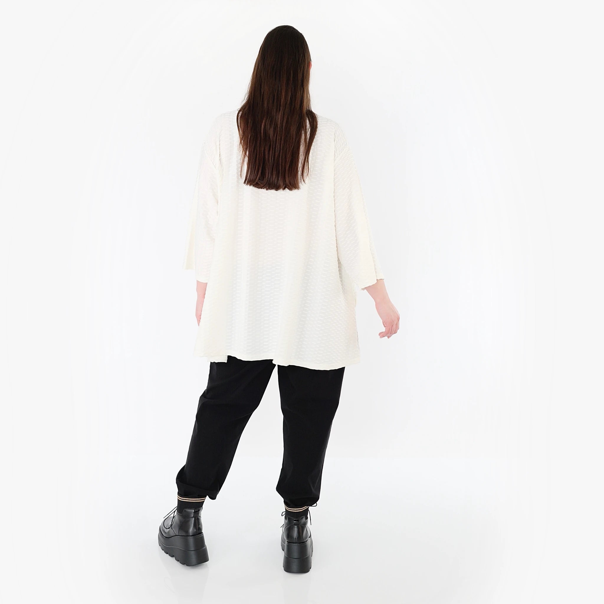 Big Shirt im ausgefallenen Lagenlook aus stretchigem Jacquard mit weichem Waffel-Muster, Weiß