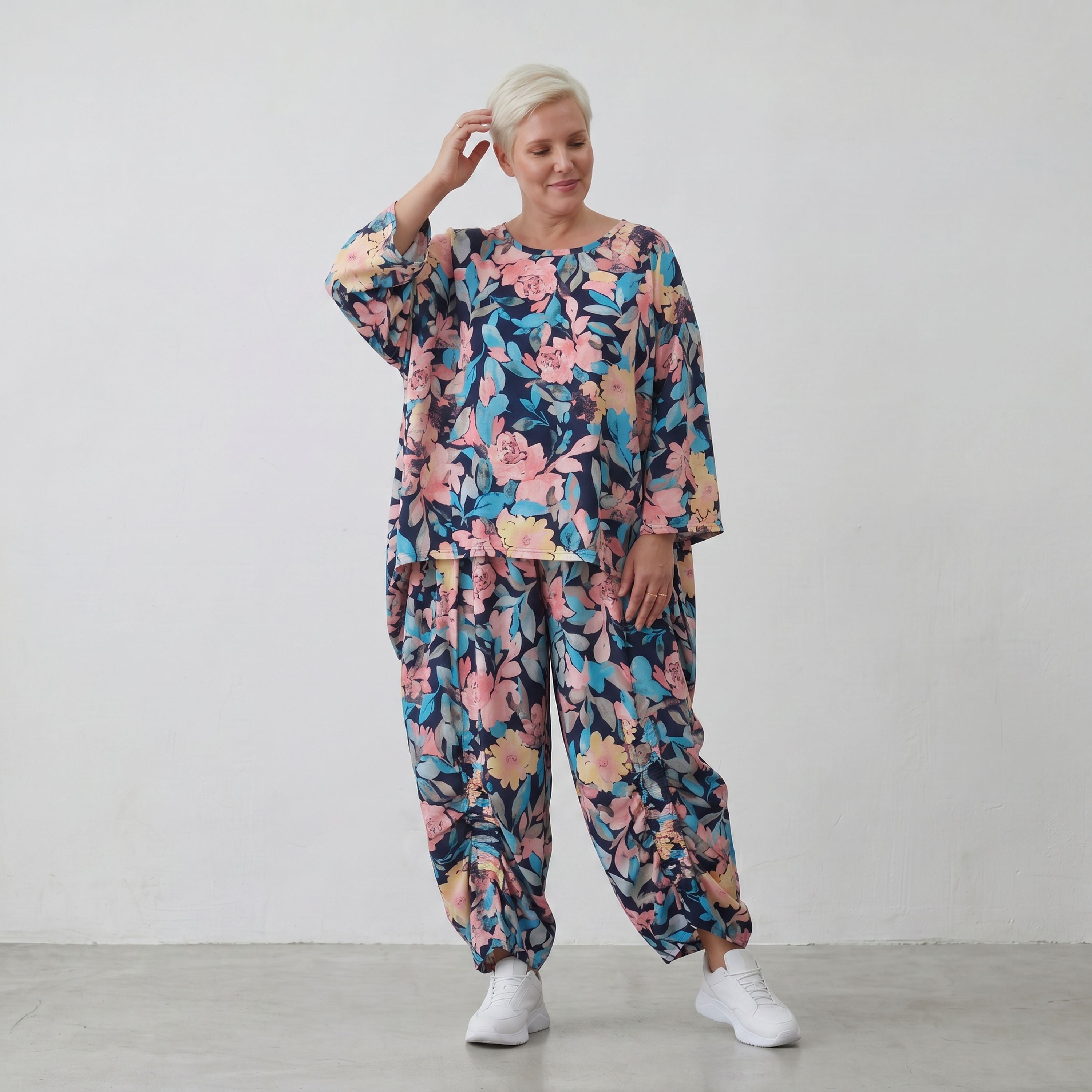 Oversized Shirt in Leinenoptik mit kastigem Schnitt und Rundhalsausschnitt in kühlem Aqua