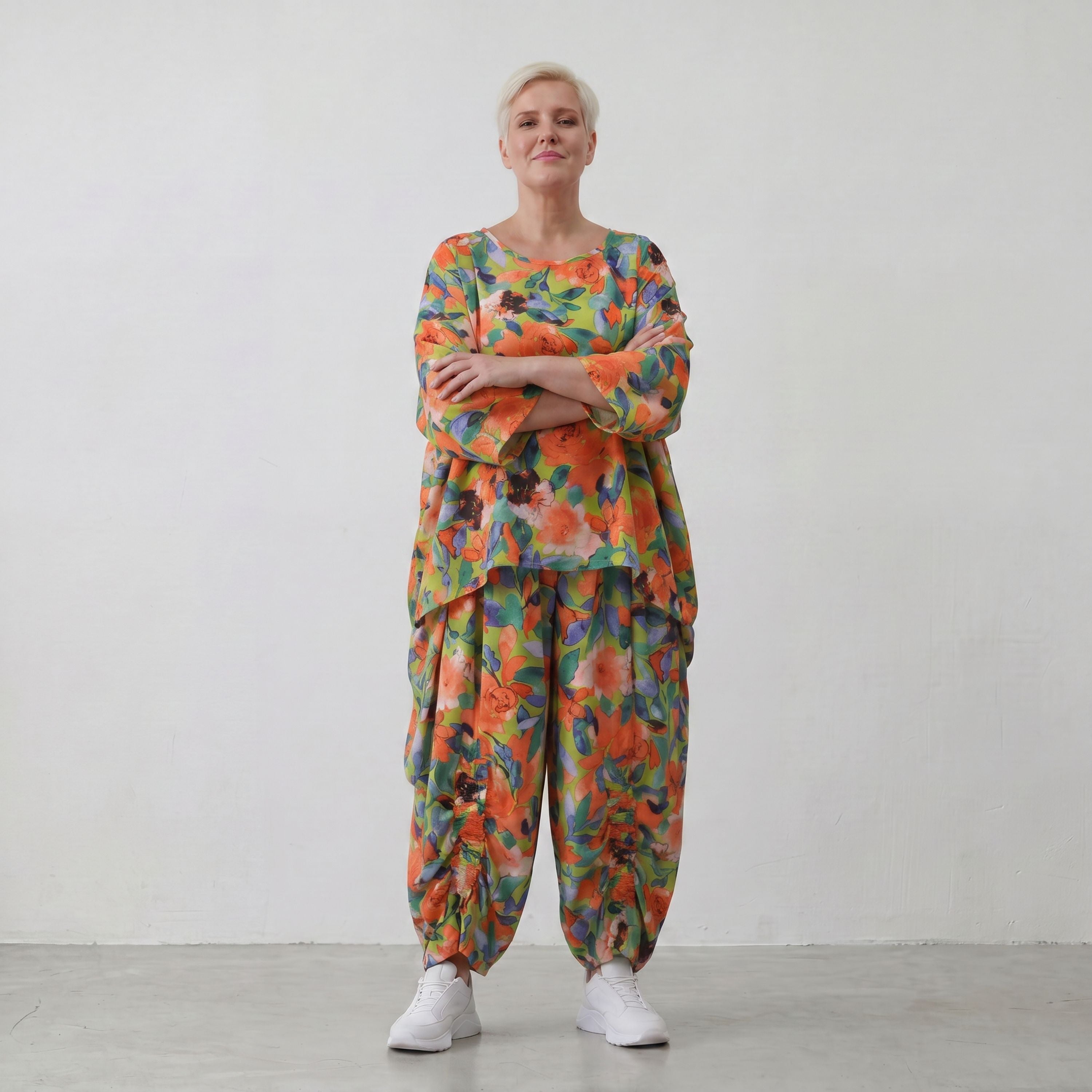 Luftiges Oversized Shirt in frischem Apfelgrün mit Vokuhila Schnitt aus Viskose Leinen