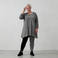 Zeitlos ausgefallenes A-Form Shirt im legeren Oversize Lagenlook aus weich fließendem Stoff, Schwarz/Weiß