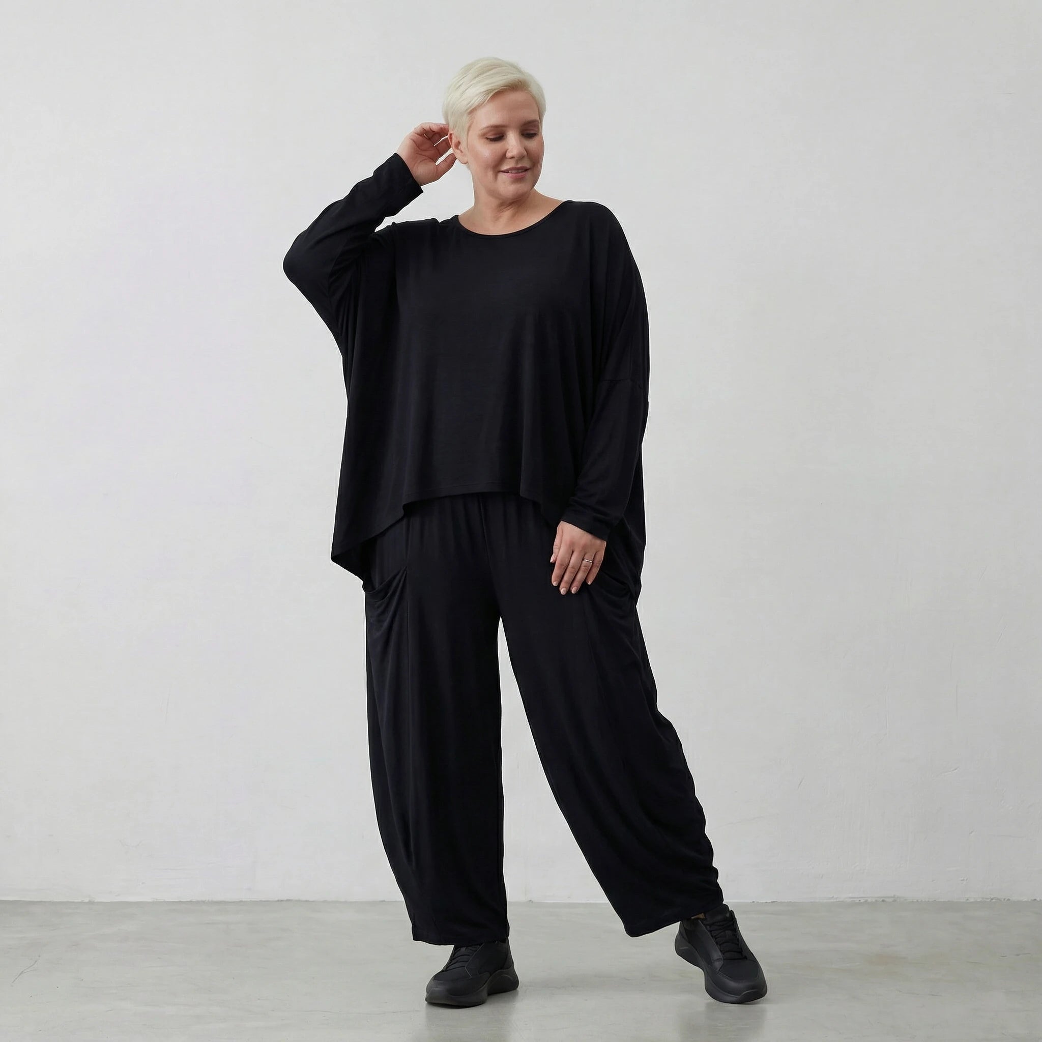 Oversize Shirt in feinem, stretchigem Jersey für lässigen Lagenlook und zeitlos legeren Stil, Schwarz