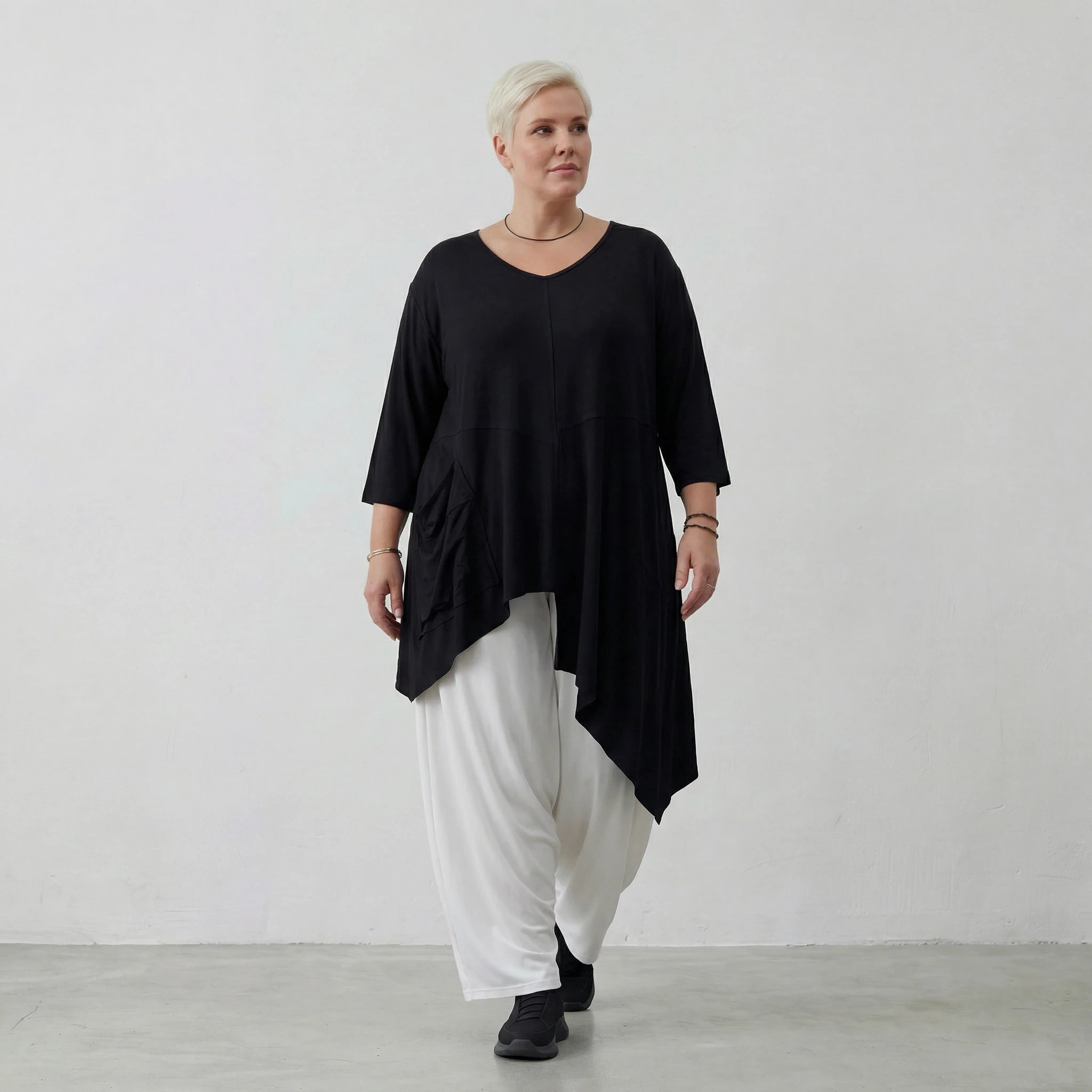 Asymmetrisches Oversize Shirt im ausgefallenen Lagenlook aus feinem Jersey mit softer Haptik, Schwarz