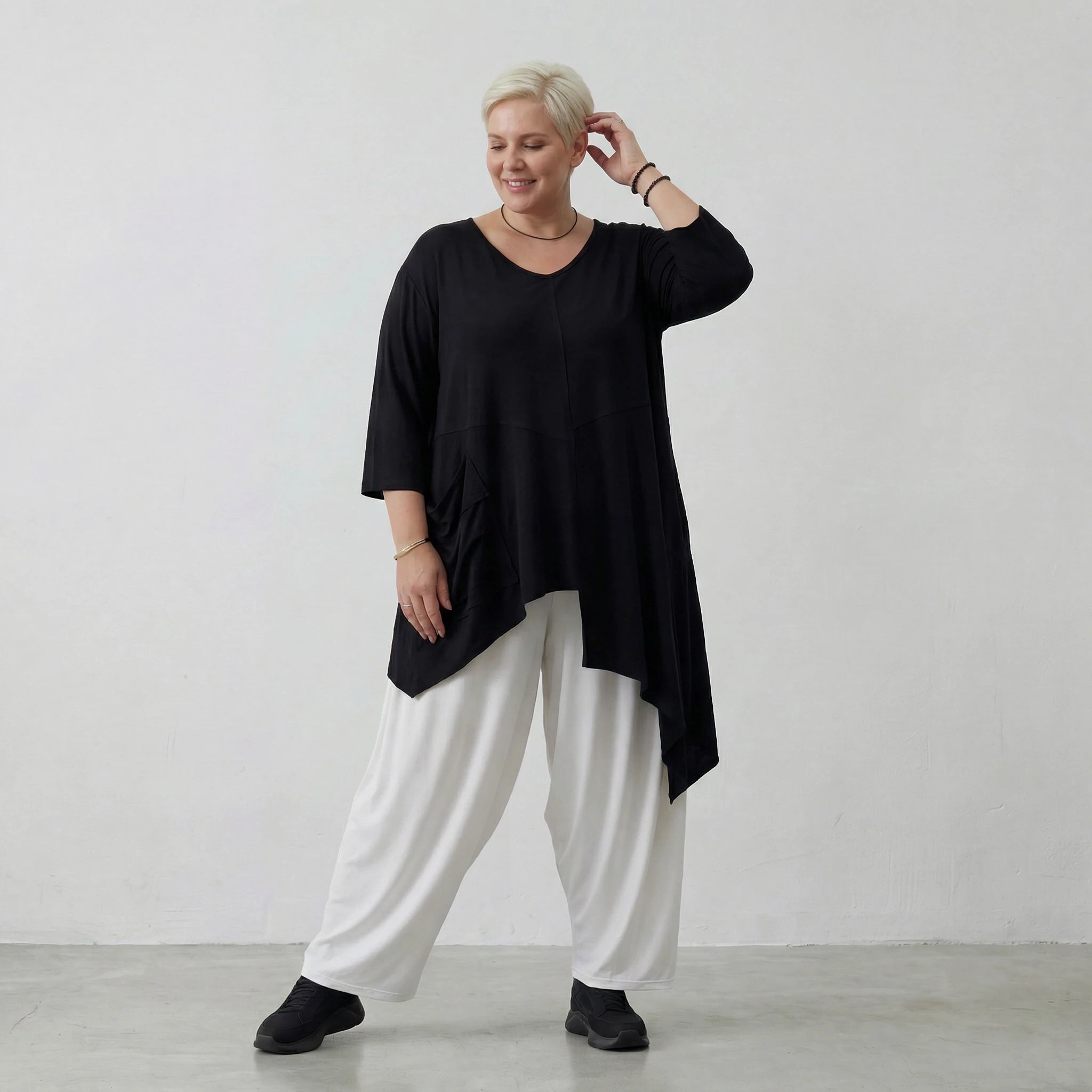 Asymmetrisches Oversize Shirt im ausgefallenen Lagenlook aus feinem Jersey mit softer Haptik, Schwarz