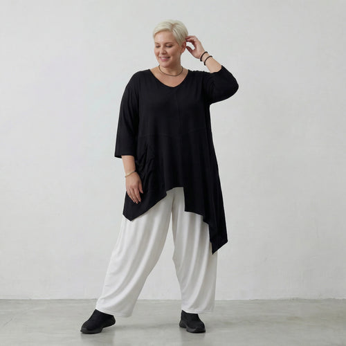 Asymmetrisches Oversize Shirt im ausgefallenen Lagenlook aus feinem Jersey mit softer Haptik, Schwarz