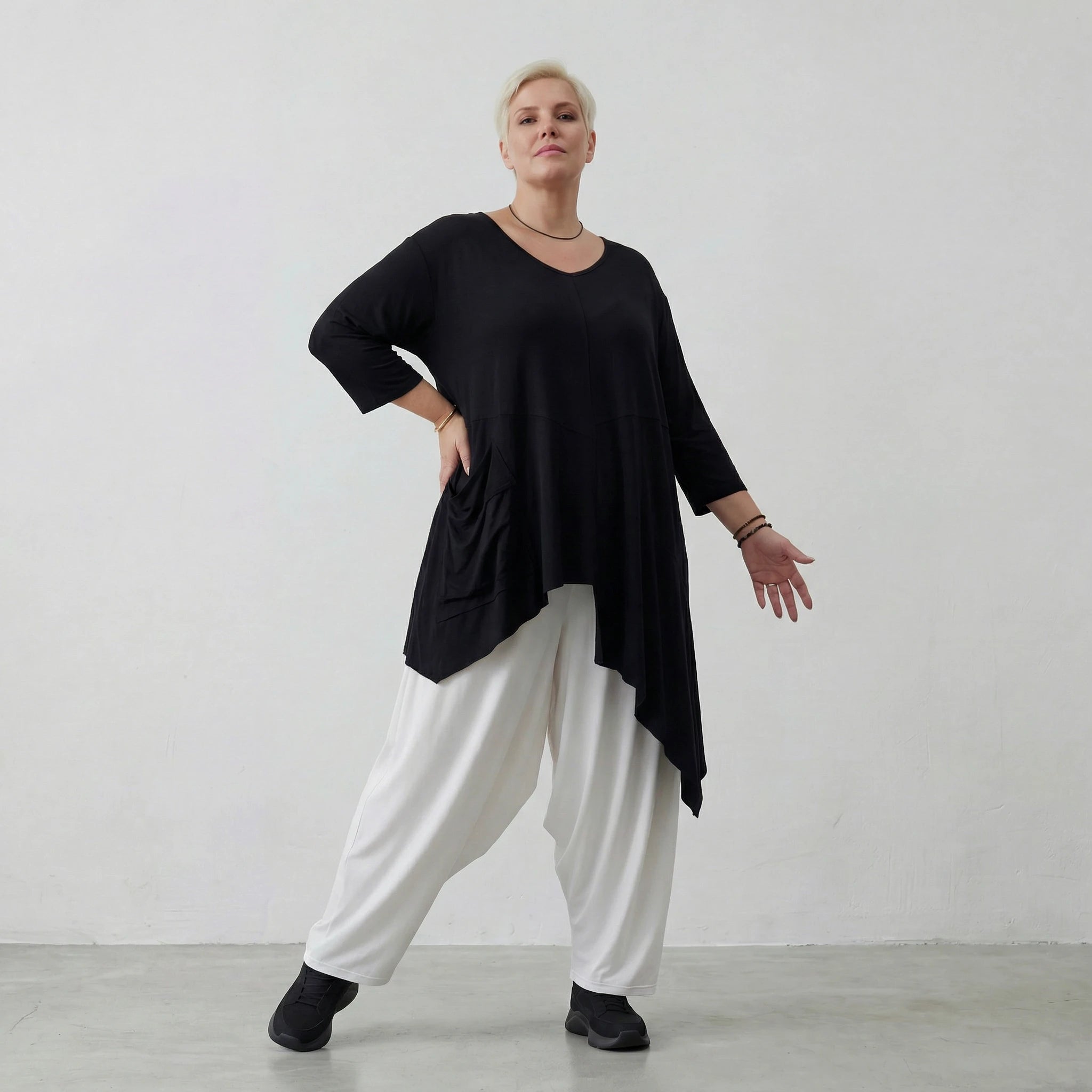Asymmetrisches Oversize Shirt im ausgefallenen Lagenlook aus feinem Jersey mit softer Haptik, Schwarz