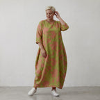 Ballonkleid in Apfelgrün und Korallrot im Klecksdesign aus Popeline mit Schimmerlook