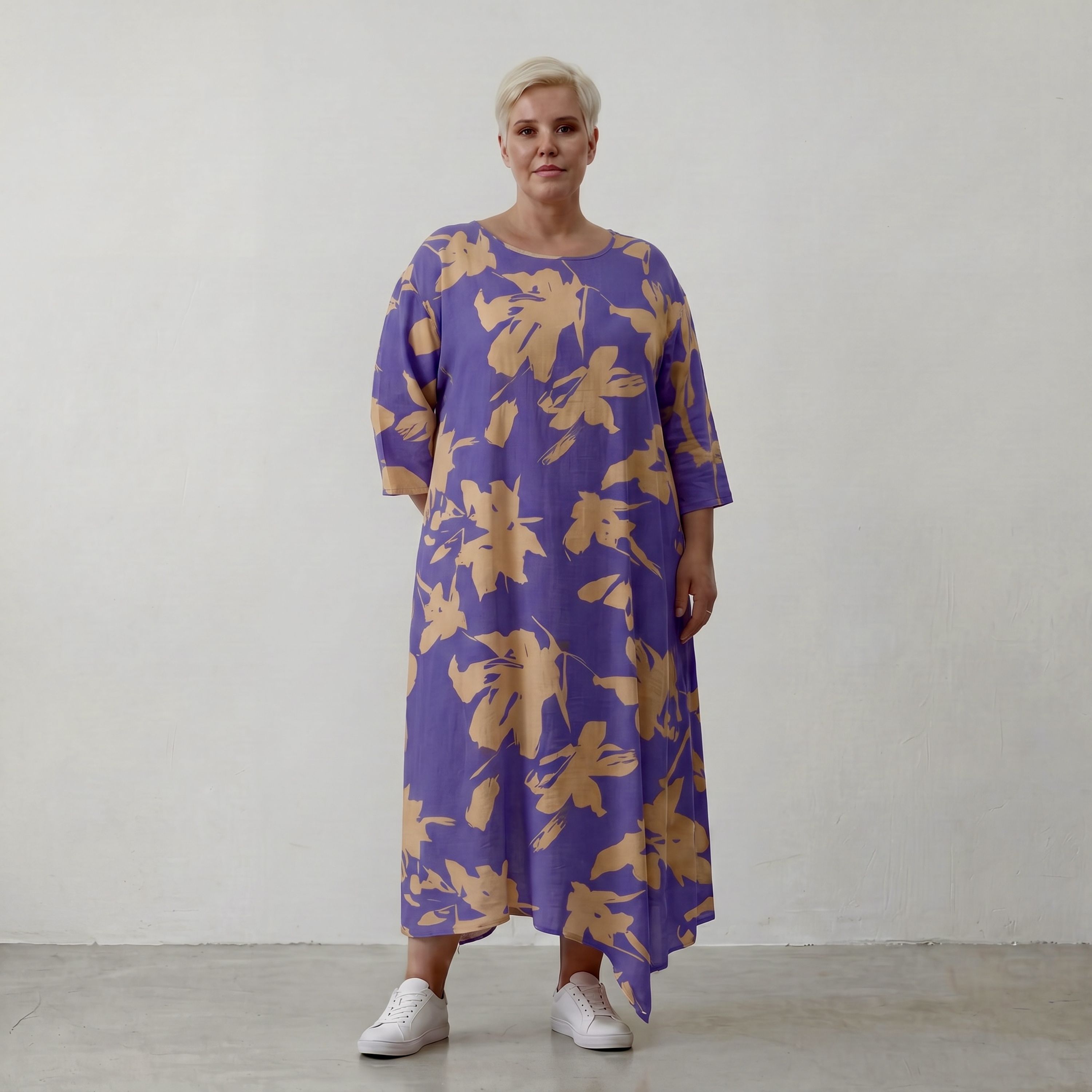 Ballonkleid in Lila Sand mit Klecksmuster glänzender Oberfläche mit lockerem Zipfelsaum