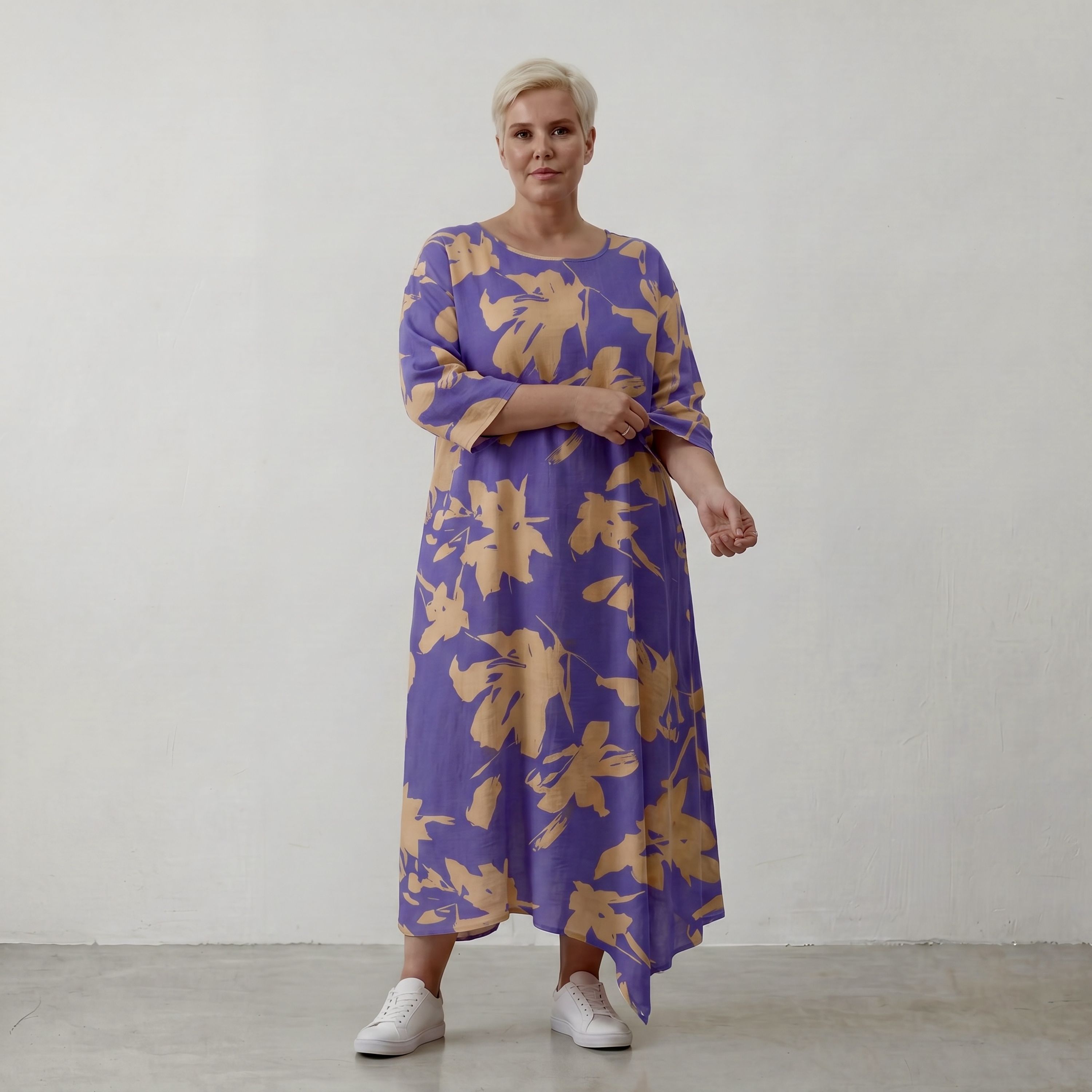 Ballonkleid in Lila Sand mit Klecksmuster glänzender Oberfläche mit lockerem Zipfelsaum
