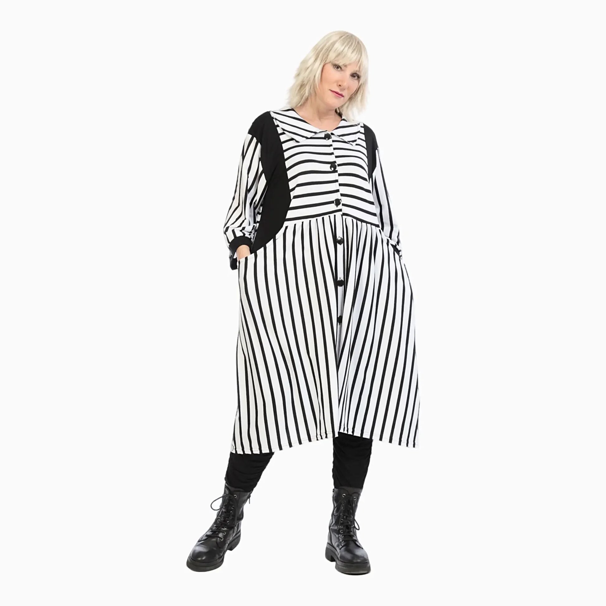  A-Form Bluse in Schwarz-Weiß – bequeme Oversize-Passform aus elastischer Viskose mit Flügeltaschen