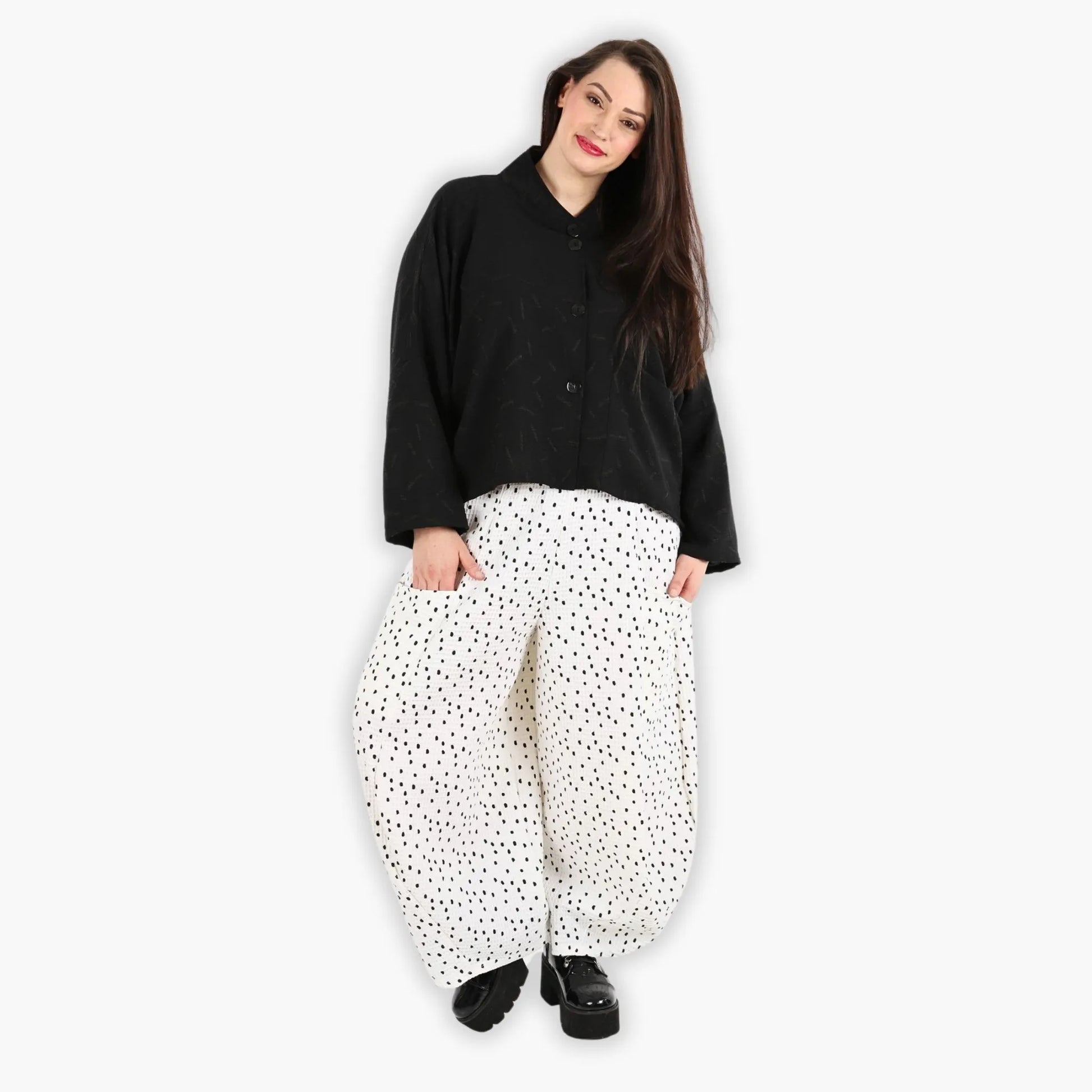  Bequeme Ballonhose aus luftiger Baumwolle mit stilvollem Punkte-Muster in Schwarz-Weiß