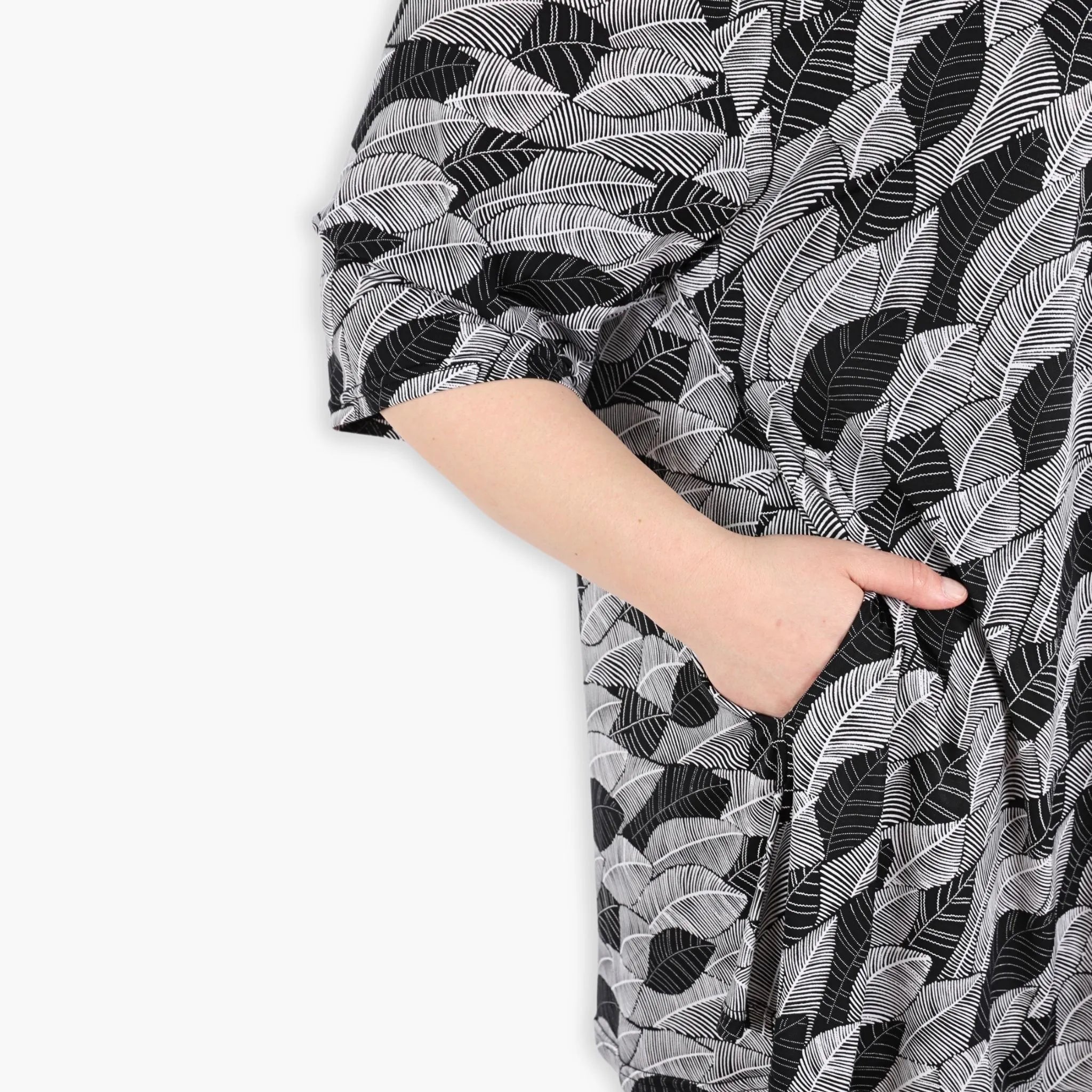  AKH Fashion Shirt in Glocken-Form, aus Viskose, 1287.01892, Schwarz-Weiß, Blumen, Schick
