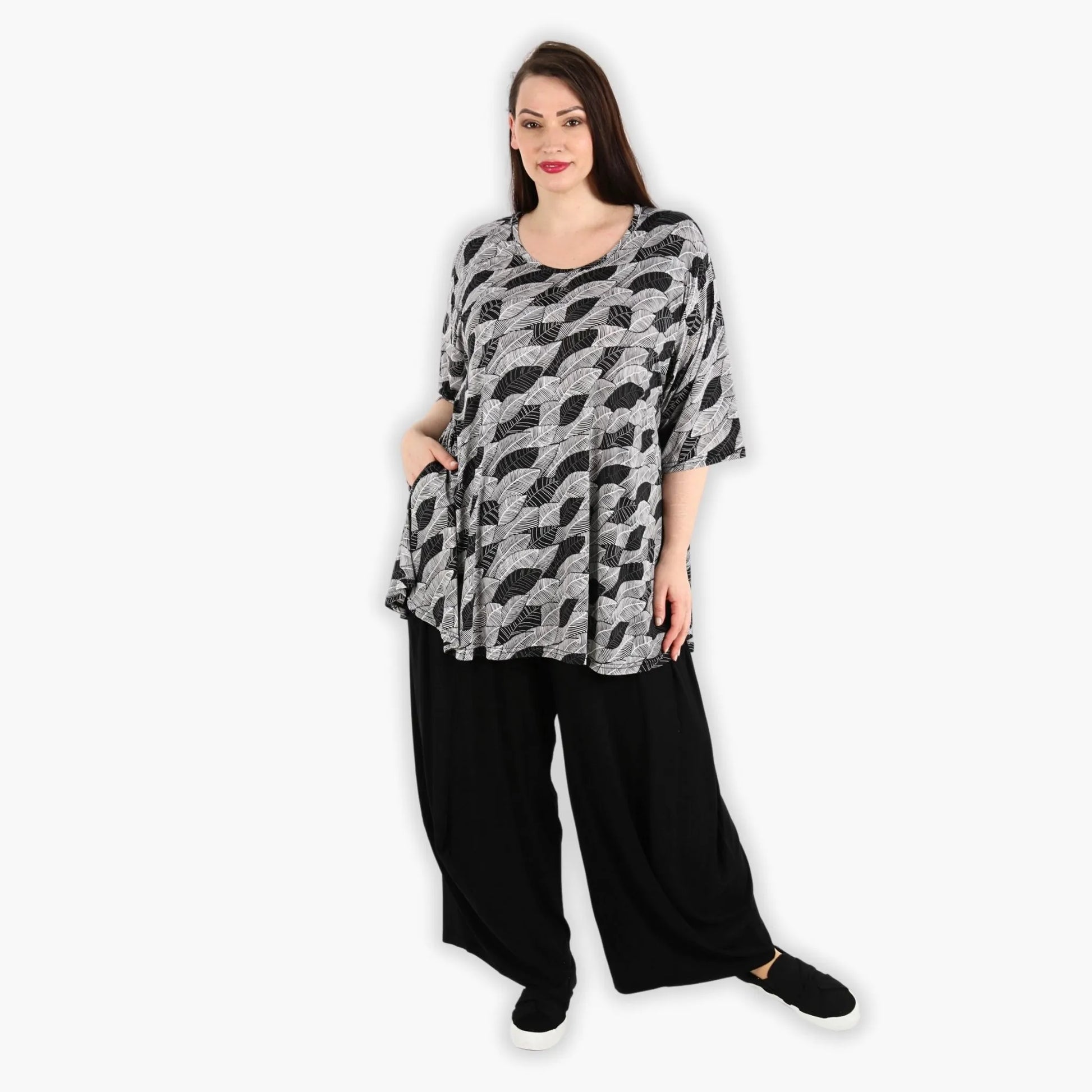  Elegantes Glocken-Form Shirt mit frischem Blumenmuster in Schwarz-Weiß für Plus-Size-Looks