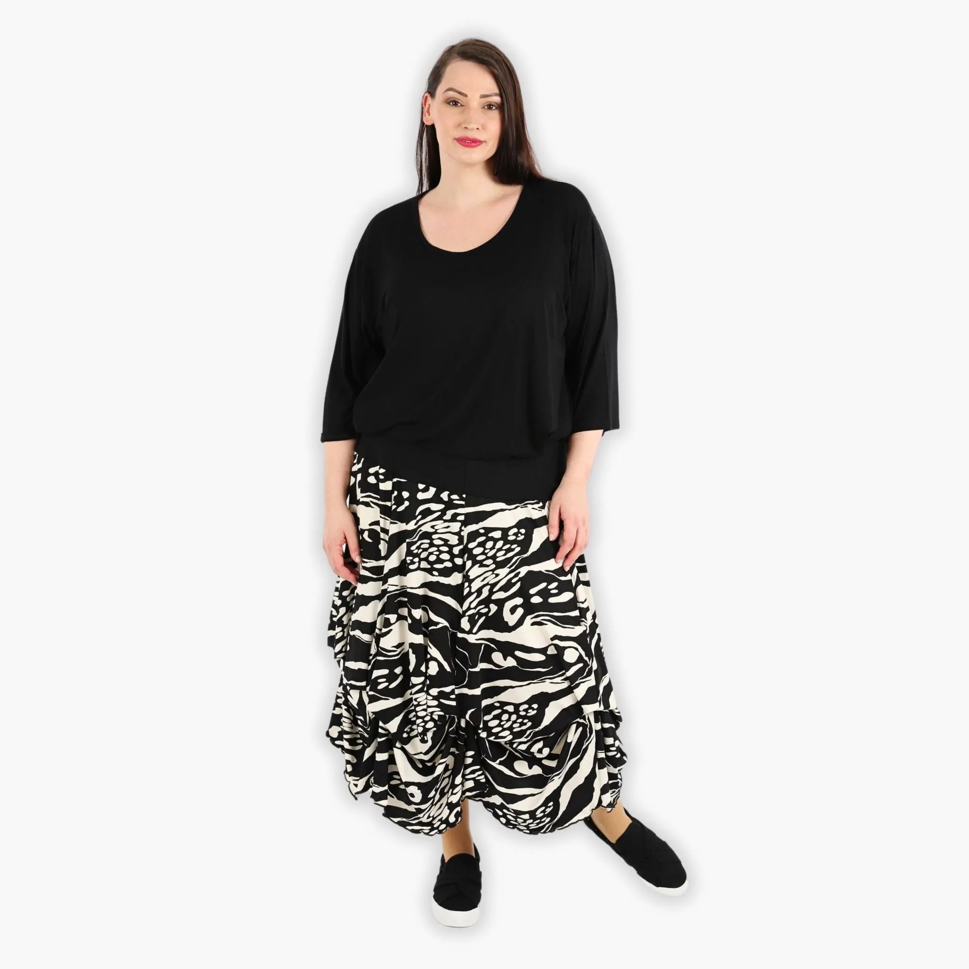  Ballonrock in Schwarz-Ecru mit abstraktem Muster für einen lässigen Plus Size Look