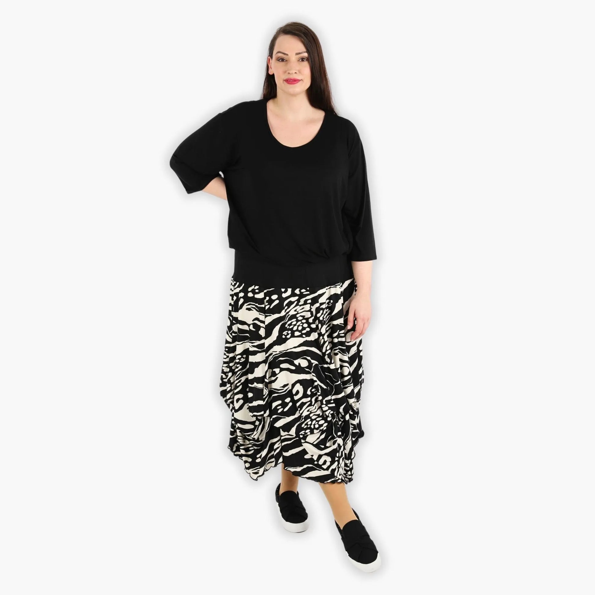  Ballonrock in Schwarz-Ecru mit abstraktem Muster für einen lässigen Plus Size Look