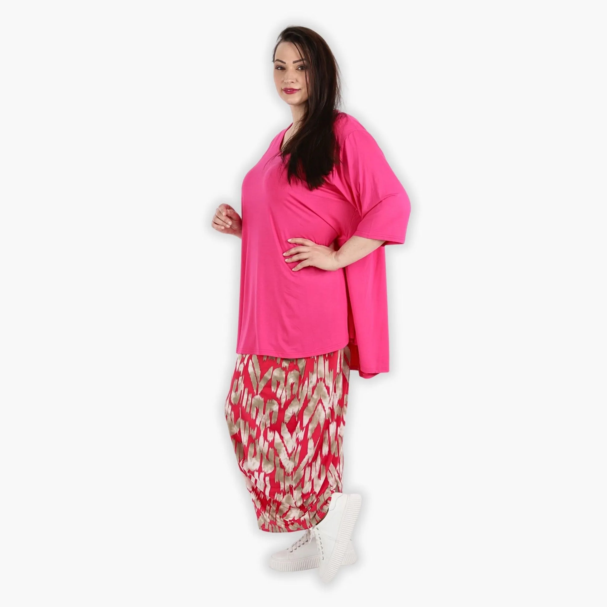  Lässige Ballonhose mit fuchsia-beigem Grafikmuster aus leichtem Viskose-Slinky für plus Size