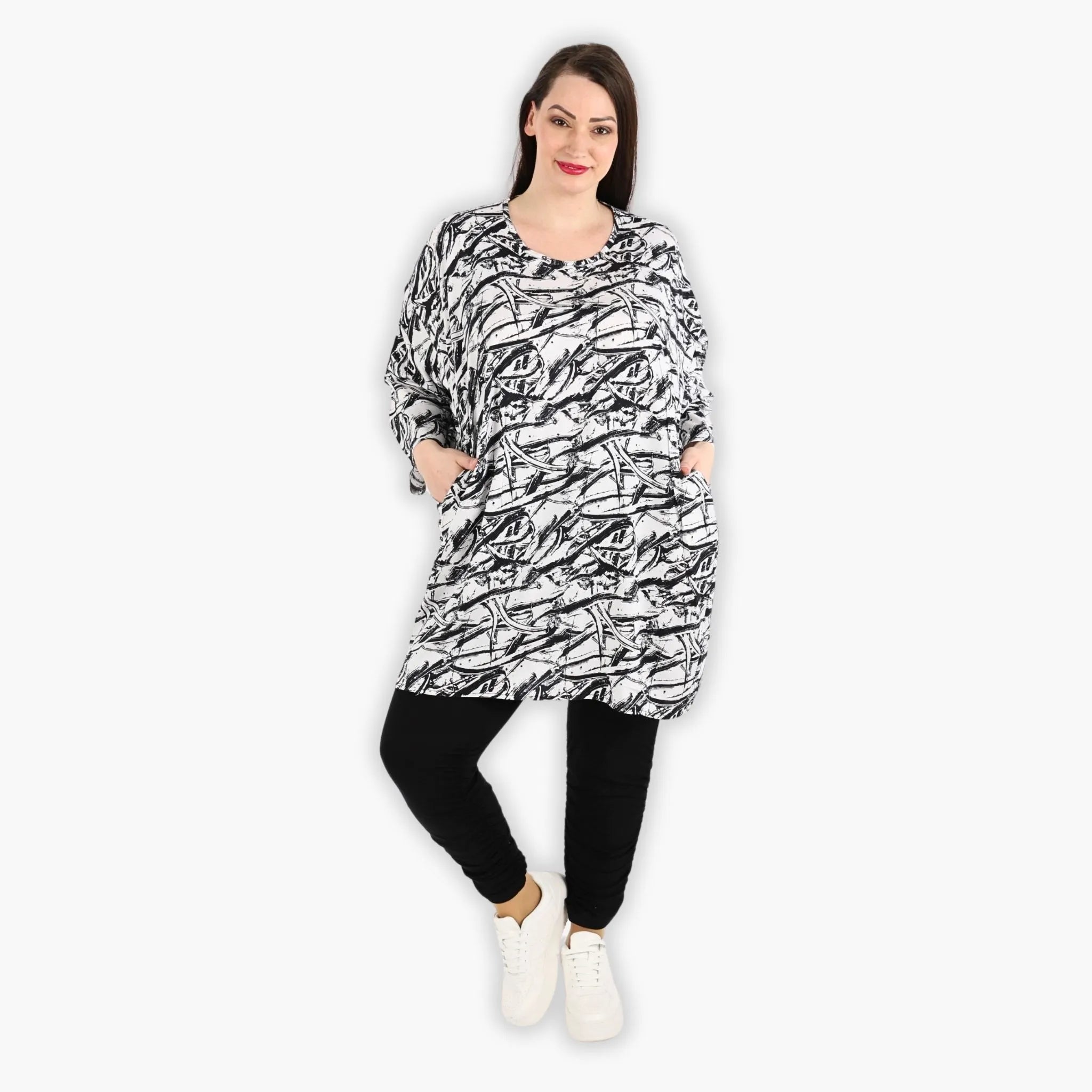  Oversize Shirt in Schwarz-Weiß mit 3/4-Ärmeln und praktischen Nahttaschen aus Viskose