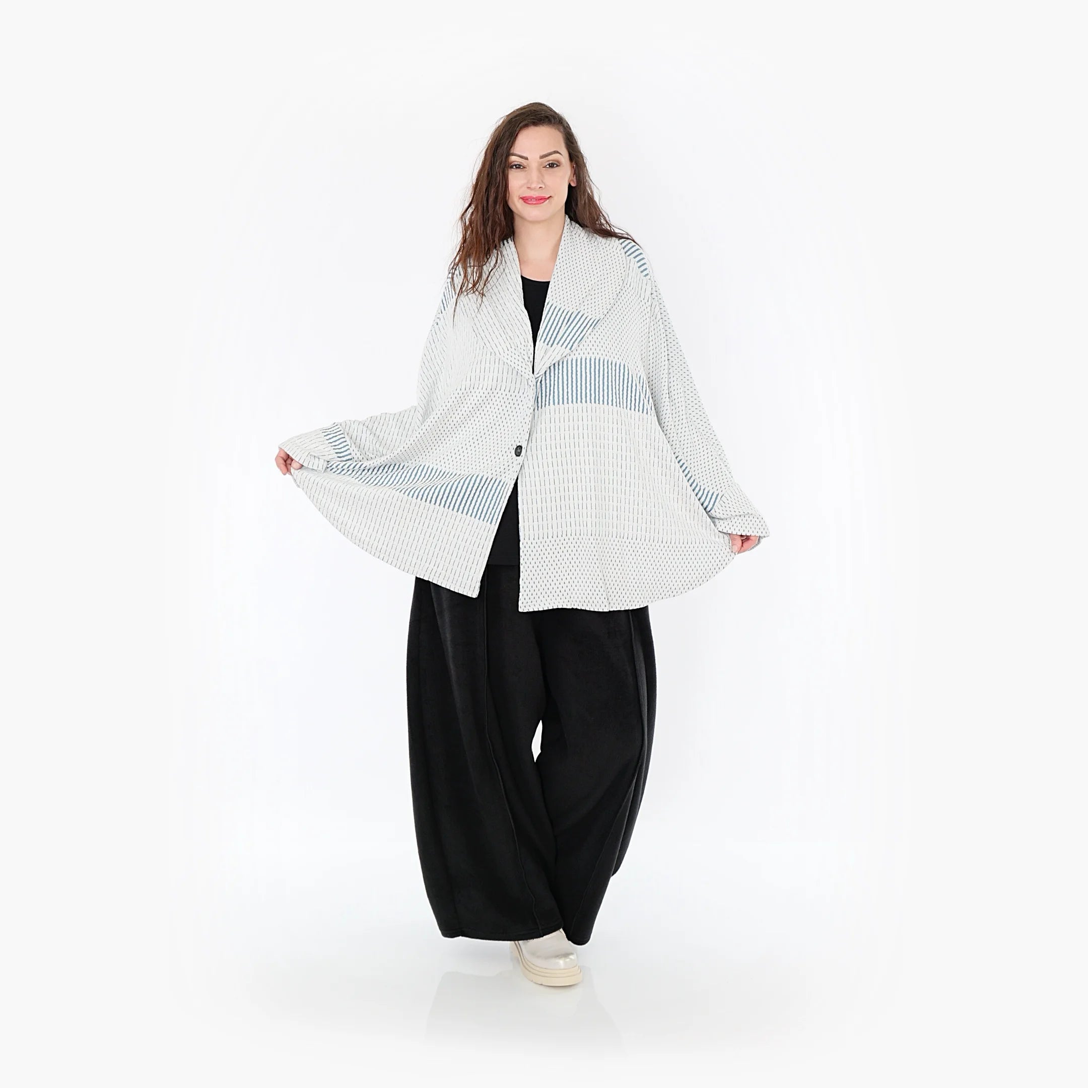  AKH Fashion Jacke in gerundeter Form, aus Viskose, 1377.00140, Blau-Ecru, Gerippt, Schick