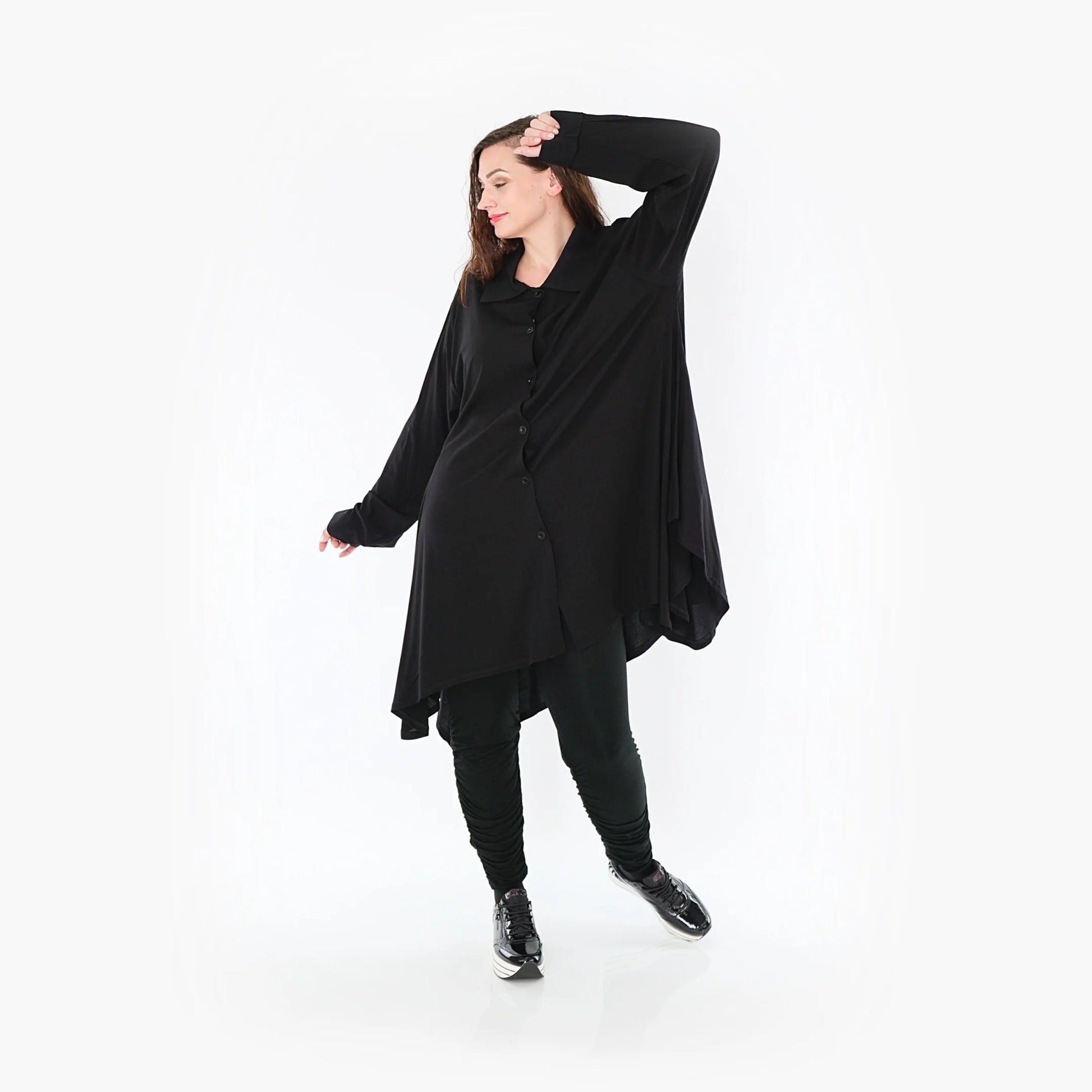  A-Form Bluse in Schwarz aus feiner Viskose für modernen Look - ideal für Curvy Mode und Plus Size Fashion