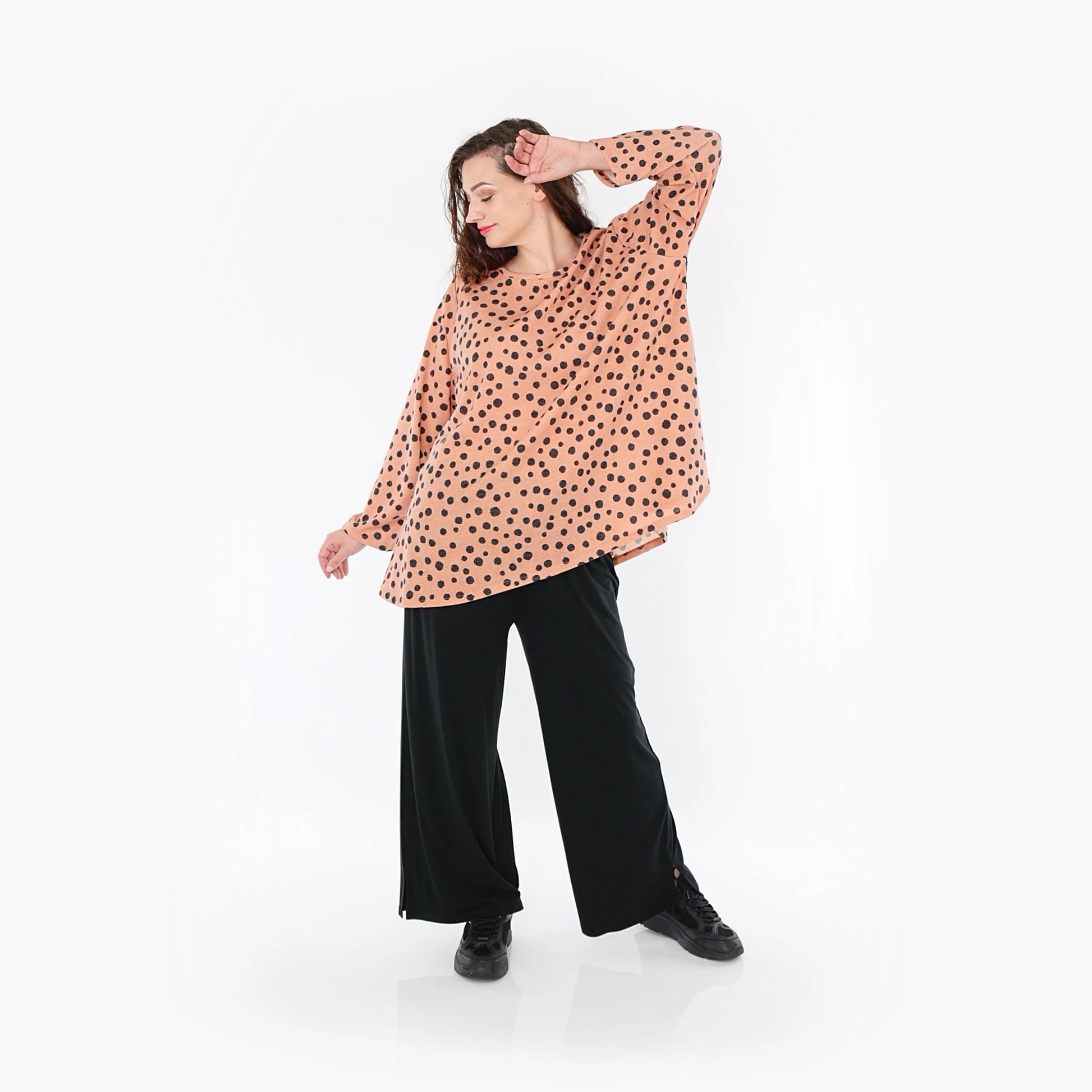  Stylisches Oversize-Shirt mit punktiertem Design in Altrosa und Anthrazit für die kühle Saison