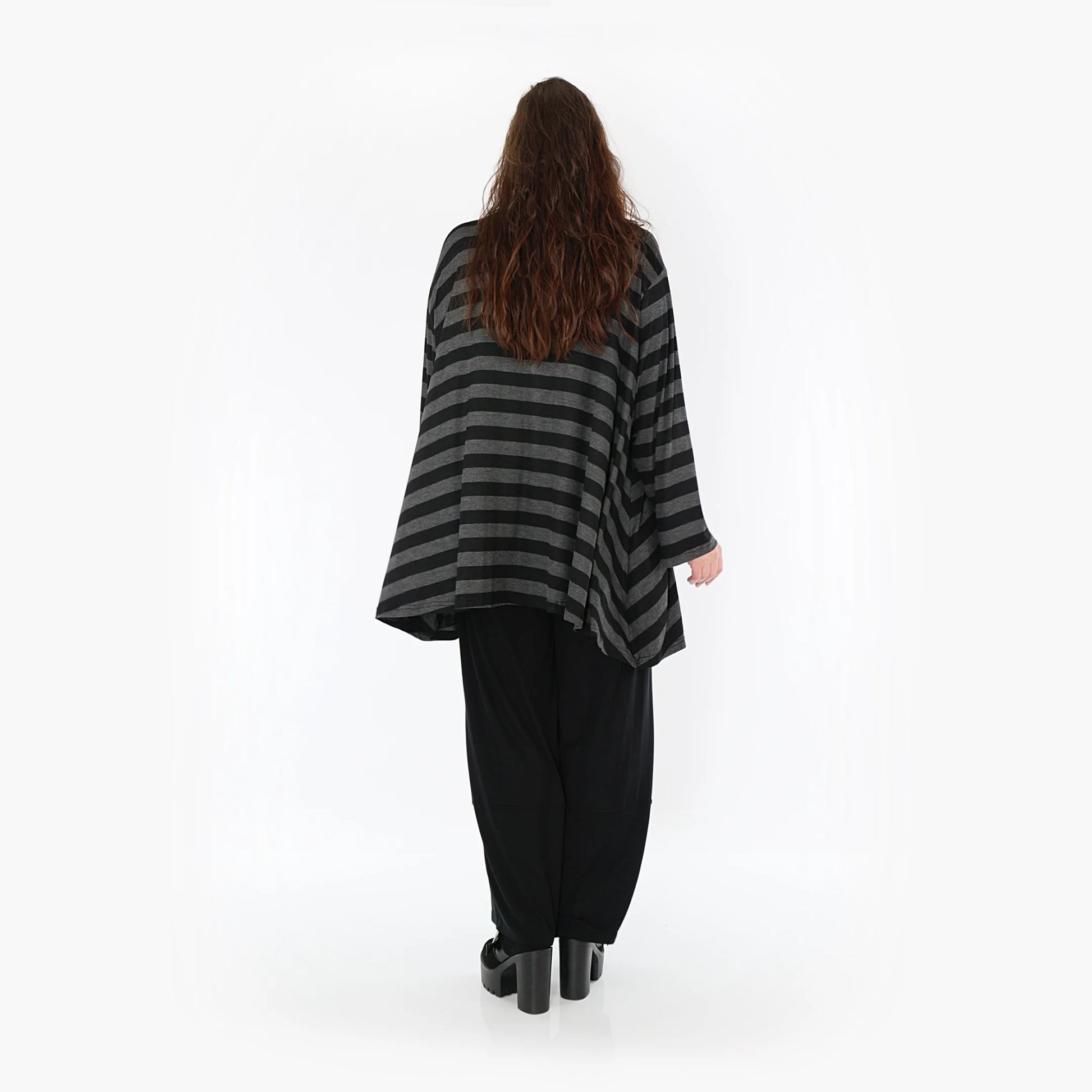  Stylisches Oversize Shirt in Blockstreifen Schwarz-Dunkelgrau für Plus Size und Curvy-Fashion