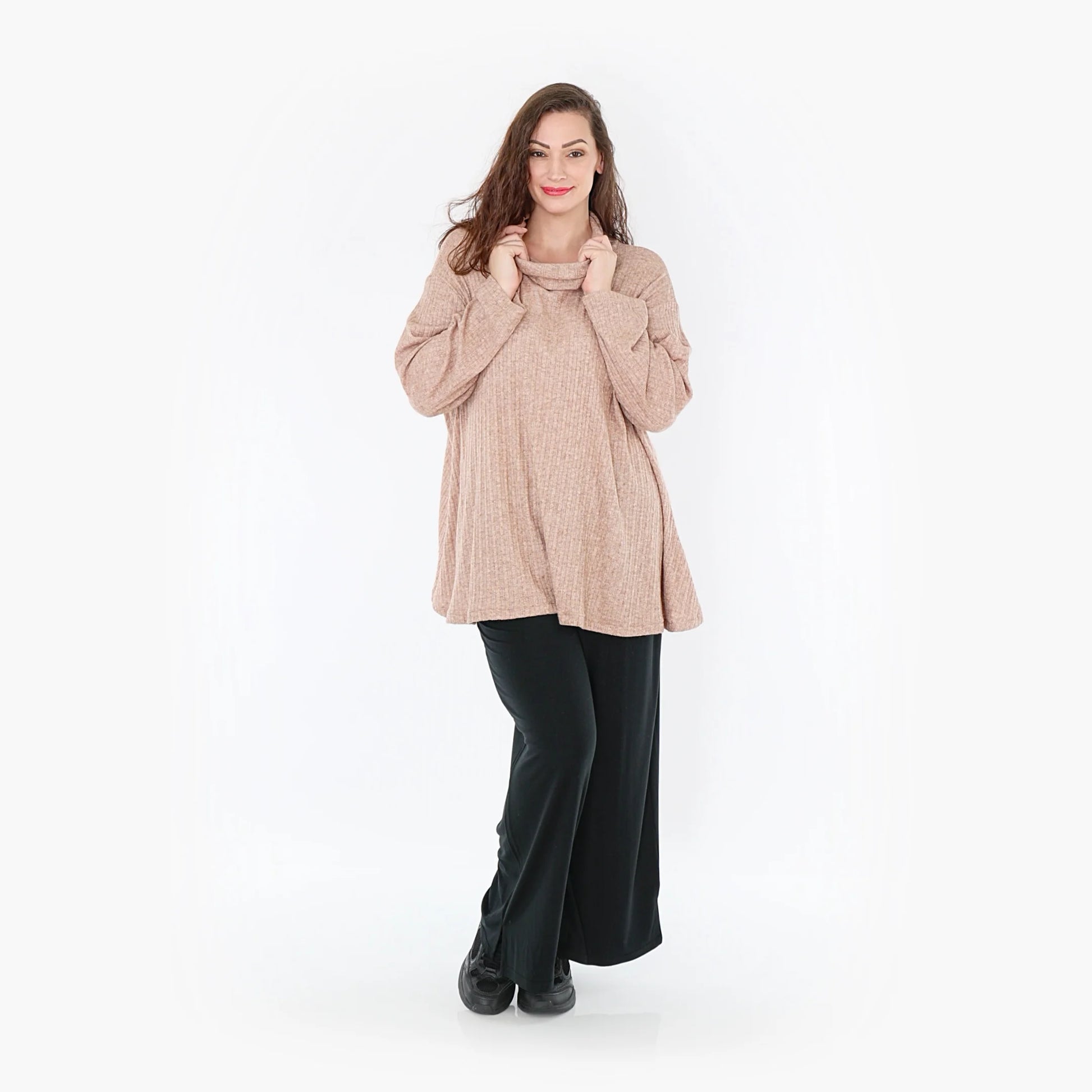  Kuscheliges Rollkragenoberteil in angesagtem Taupe für flippige Layer-Looks im Plus-Size Stil