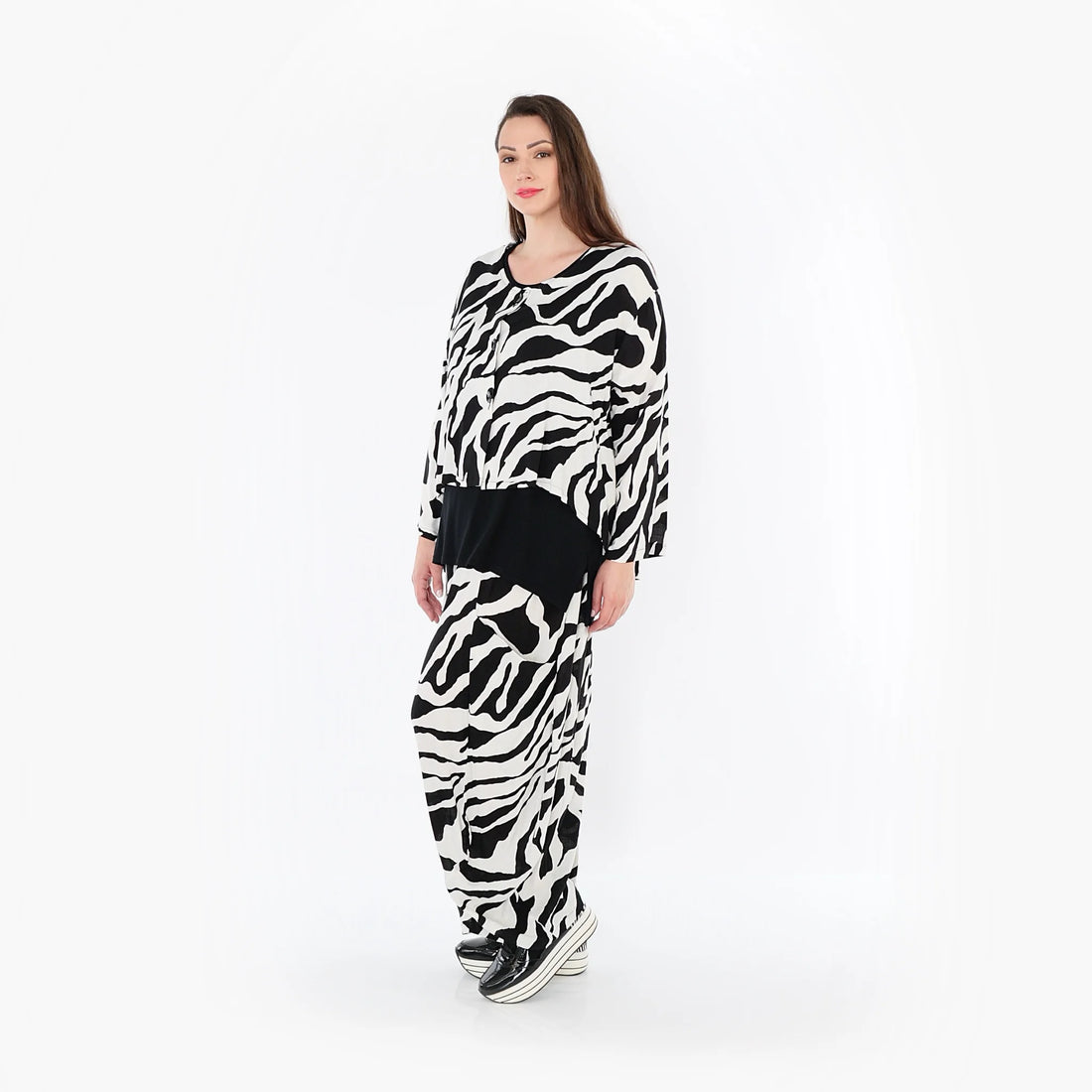  AKH Fashion Jacke in gerundeter Form, aus Rayon, 1486.00130, Weiß/Schwarz, Zebra, Schick