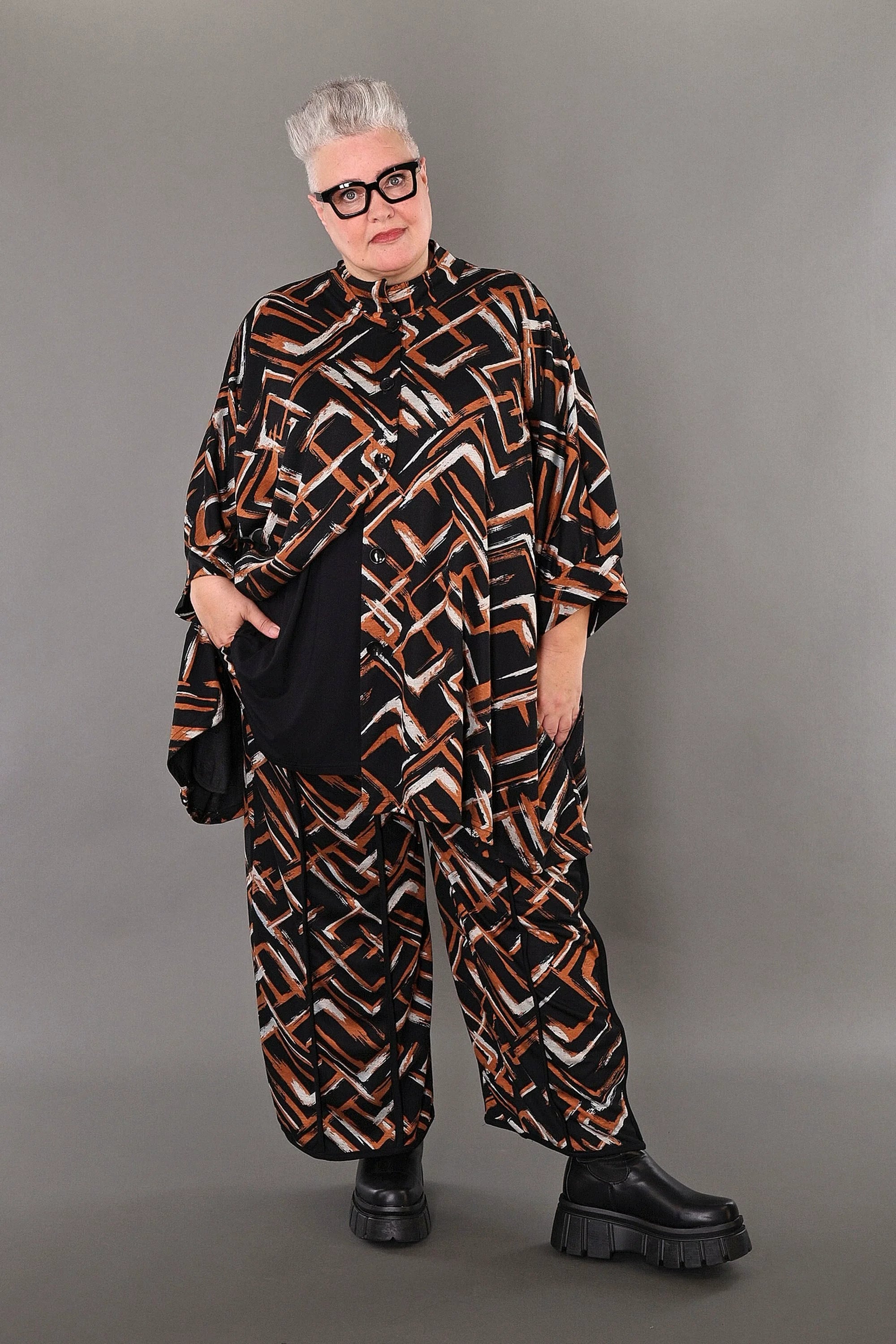A-Form Jacke von AKH Fashion aus Viskose, 1517.07116, Schwarz/Cognac/Weiß, Pinselstrich