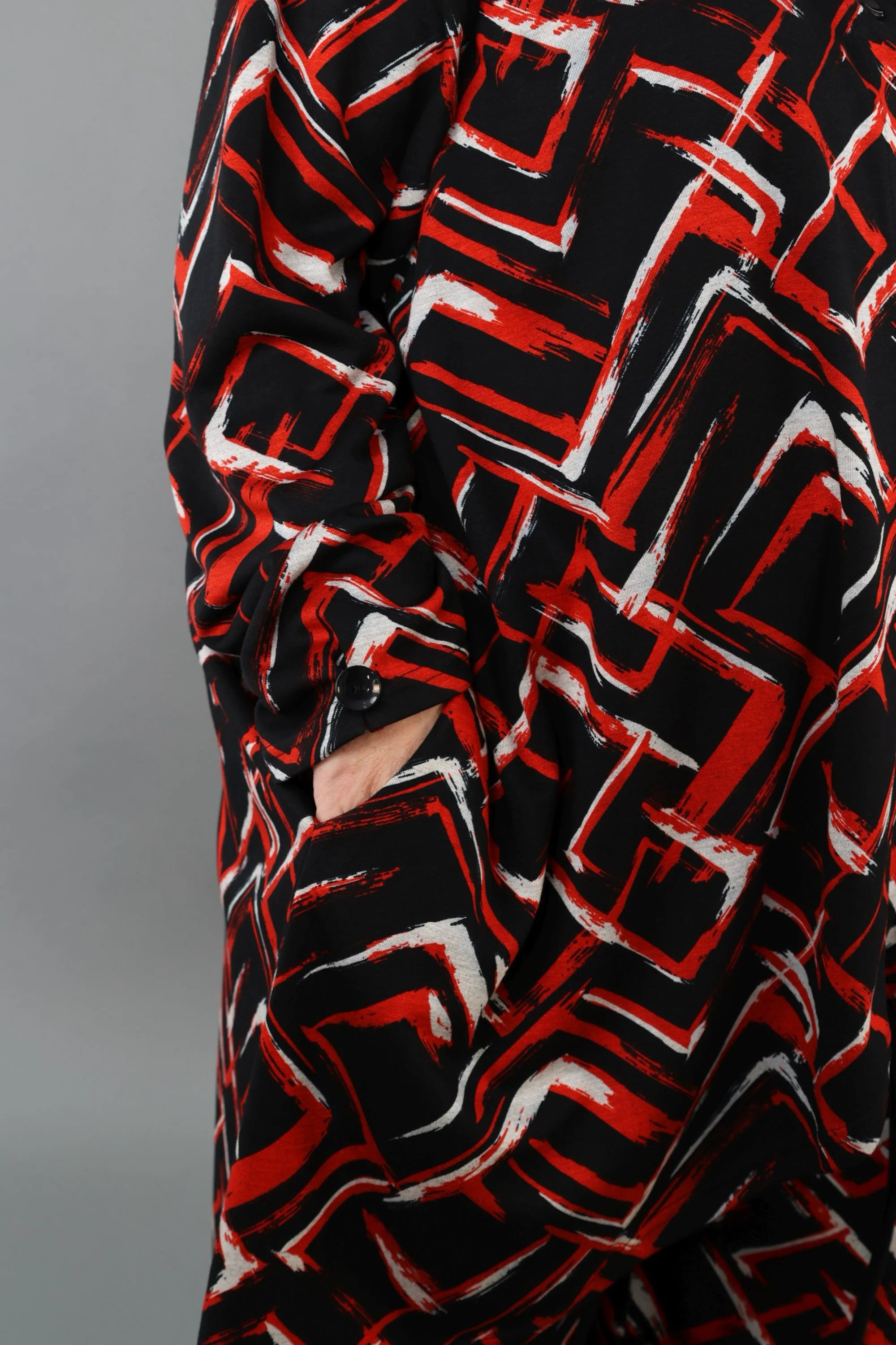 AKH Fashion Jacke in Vokuhila-Form, aus Viskose, 1517.07119, Schwarz/Rot/Weiß, Schick