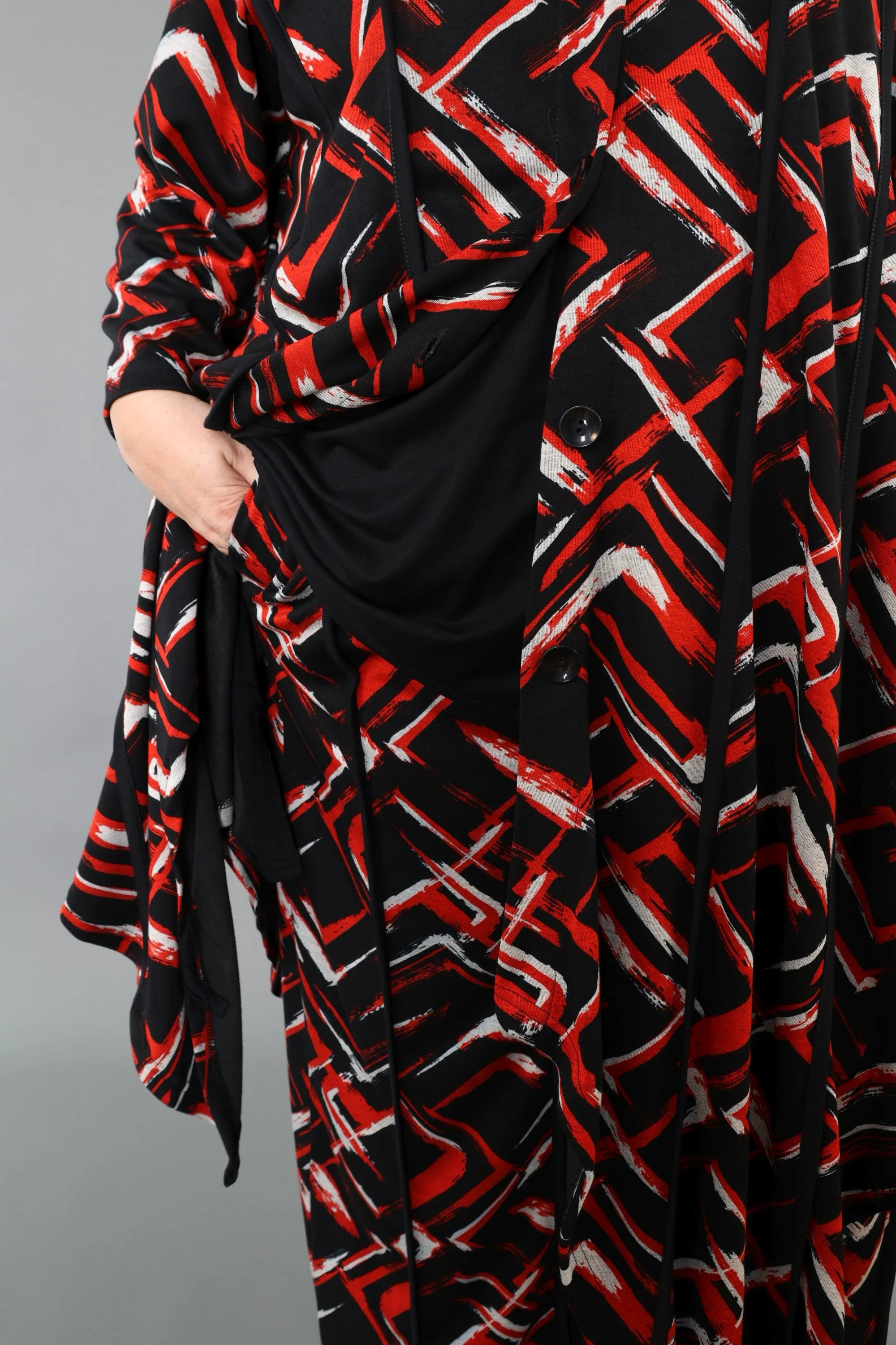 Zipfel Bluse von AKH Fashion aus Viskose, 1517.07129, Schwarz/Rot/Weiß, Pinselstrich