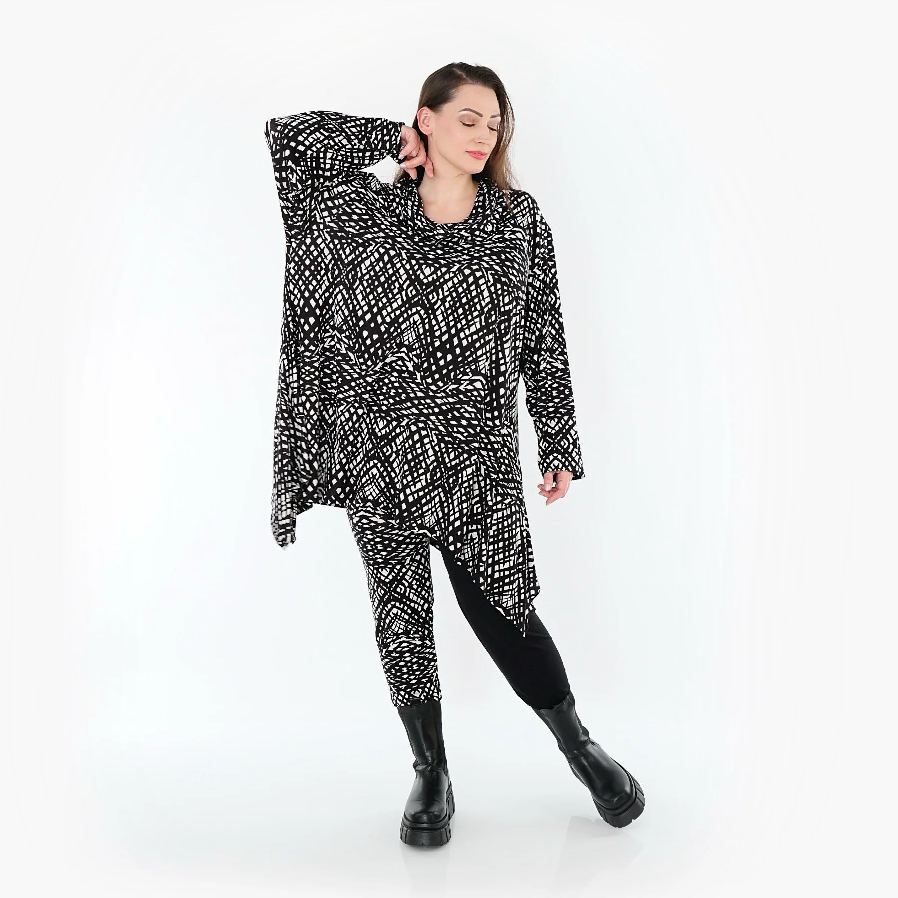  A-Form Bigshirt von AKH Fashion aus Viskose, 1560.03371, Schwarz/Weiß, Abstrakt, Ausgefallen