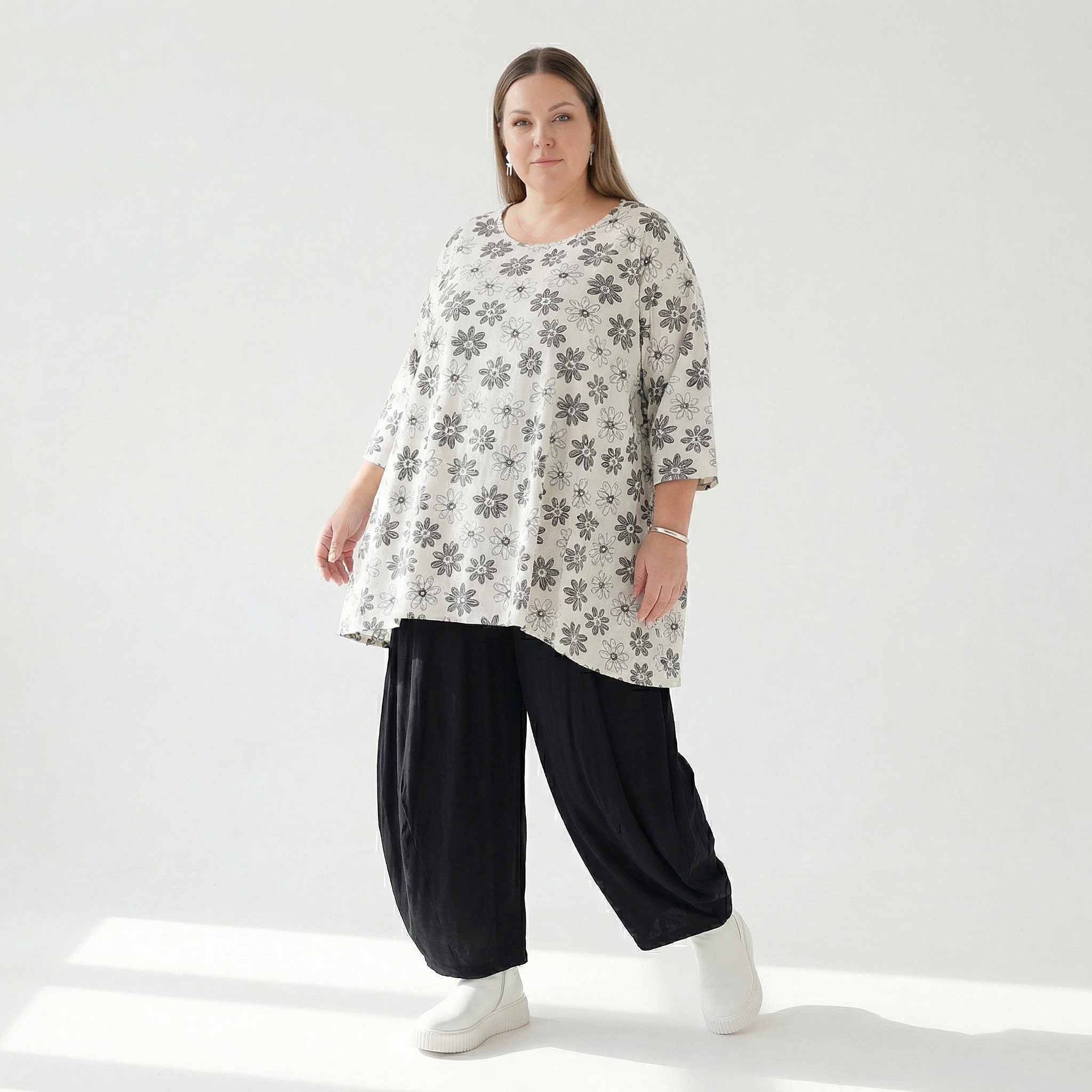  A-Form Bigshirt von AKH Fashion aus Viskose, 1575.00593, Weiß/Schwarz, Blumen, Ausgefallen