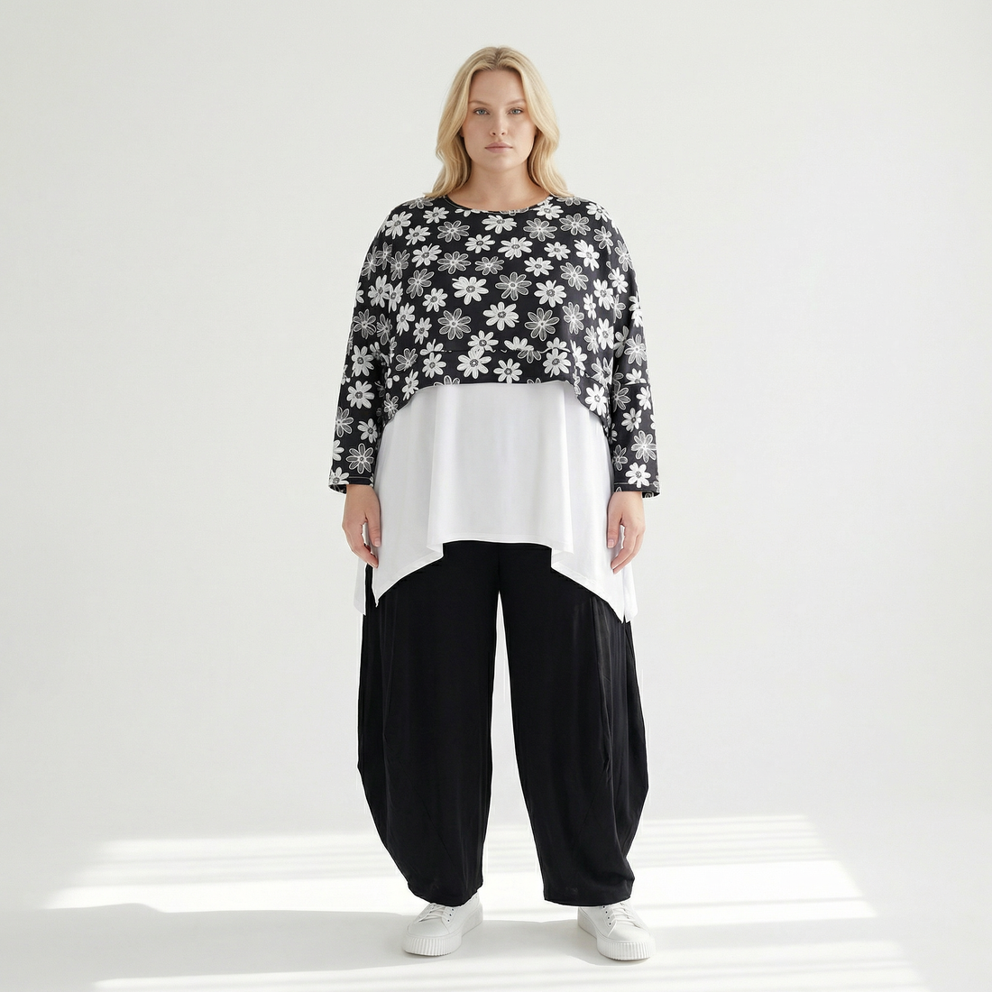  AKH Fashion Überwurf in kastiger Form, aus Viskose, 1575.07011, Schwarz/Weiß, Blumen