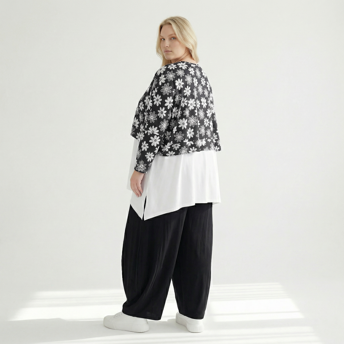  AKH Fashion Überwurf in kastiger Form, aus Viskose, 1575.07011, Schwarz/Weiß, Blumen