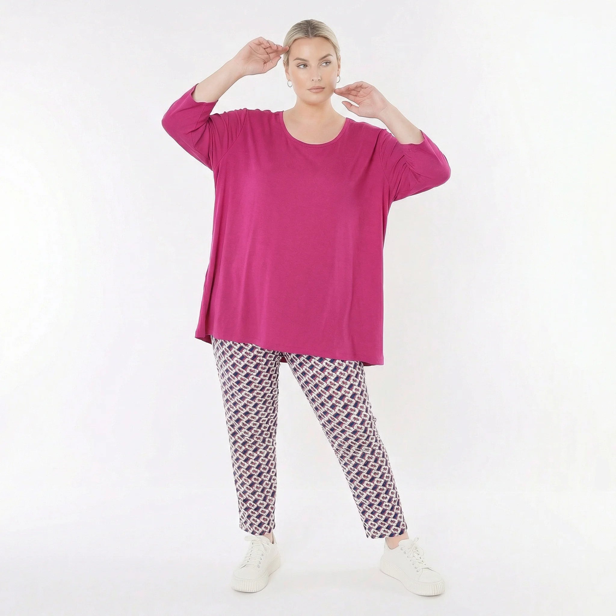 Abstrakte Karottenhose im ausgefallen legeren Lagenlook aus stretchigem Bengaline Material, Marine/Fuchsia/Weiß