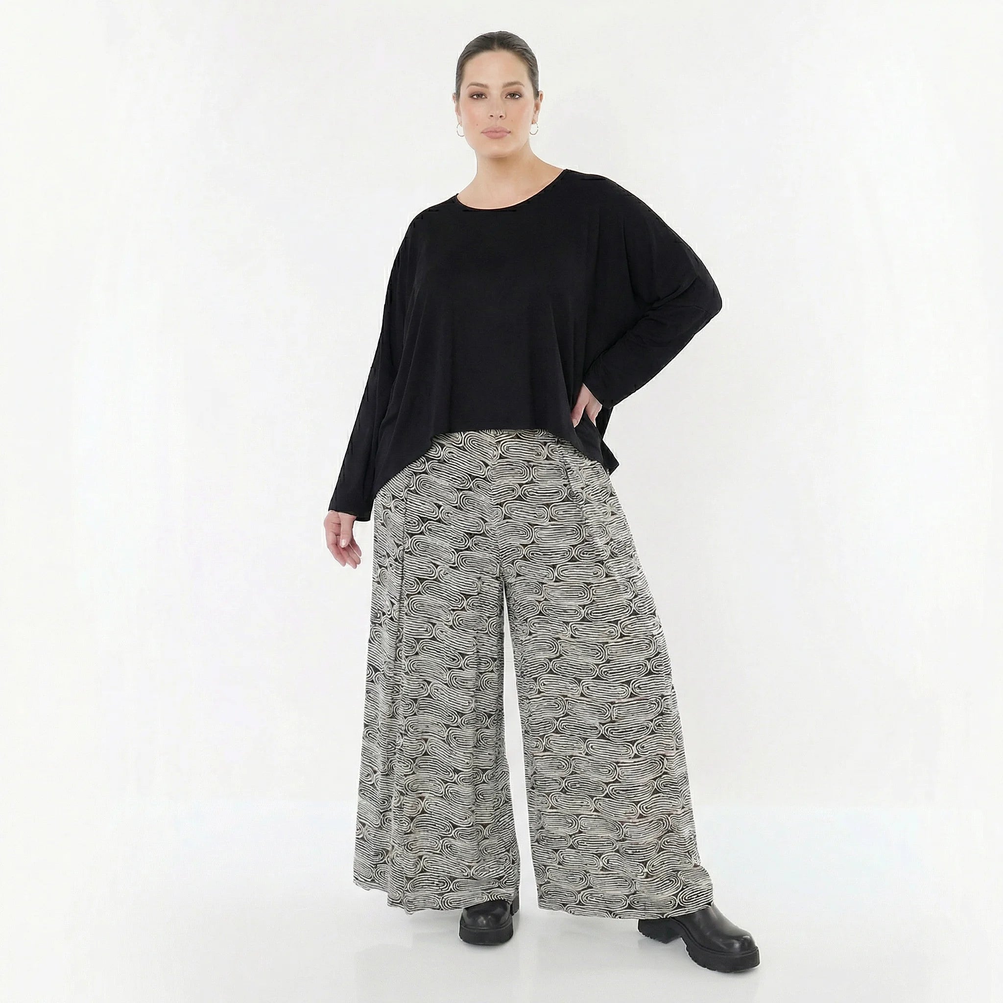 Luftige Palazzo Hose im Lagenlook aus leichter Krepp Viskose mit Plissee Struktur, Schwarz/Weiß