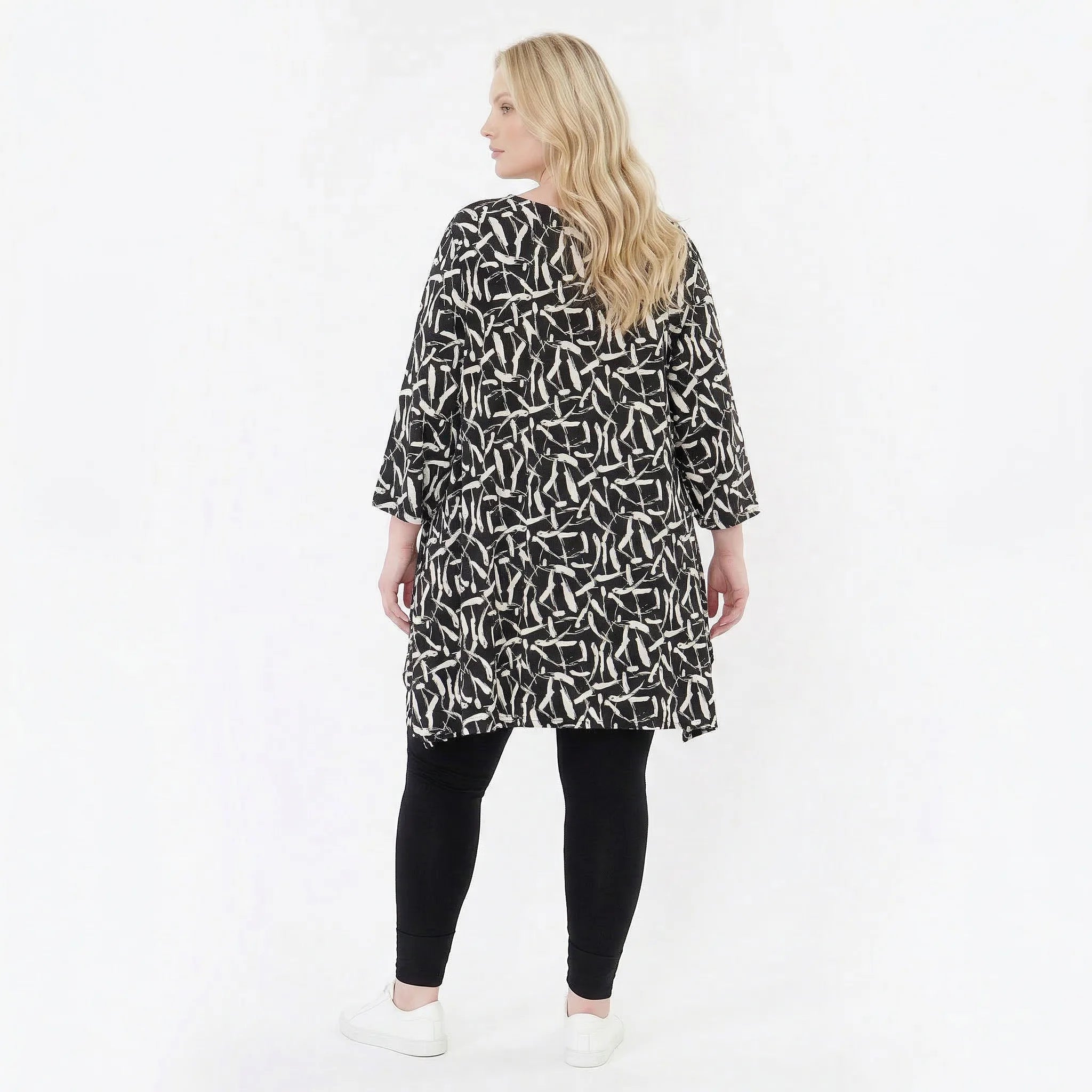 Ausgefallenes Oversize A-Form Shirt im angesagten Lagenlook mit pflegeleichtem Stretchmaterial, Schwarz/Weiß