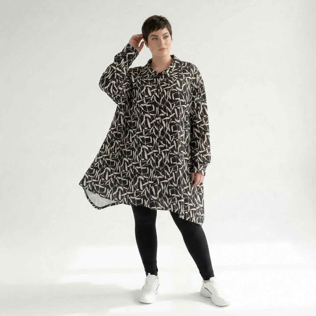 Ausgefallene Oversize Jacke in A-Form aus stretchig weichem Material im Lagenlook, Schwarz/Weiß